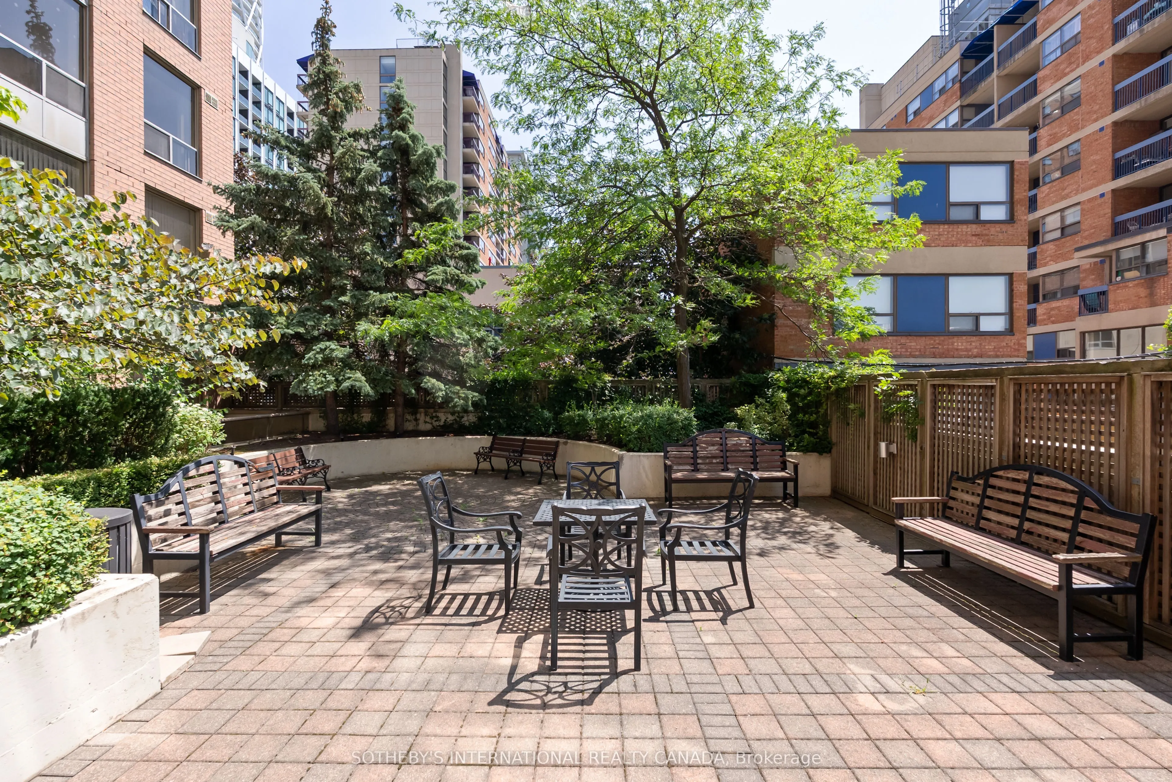 152 St Patrick Street, #1011