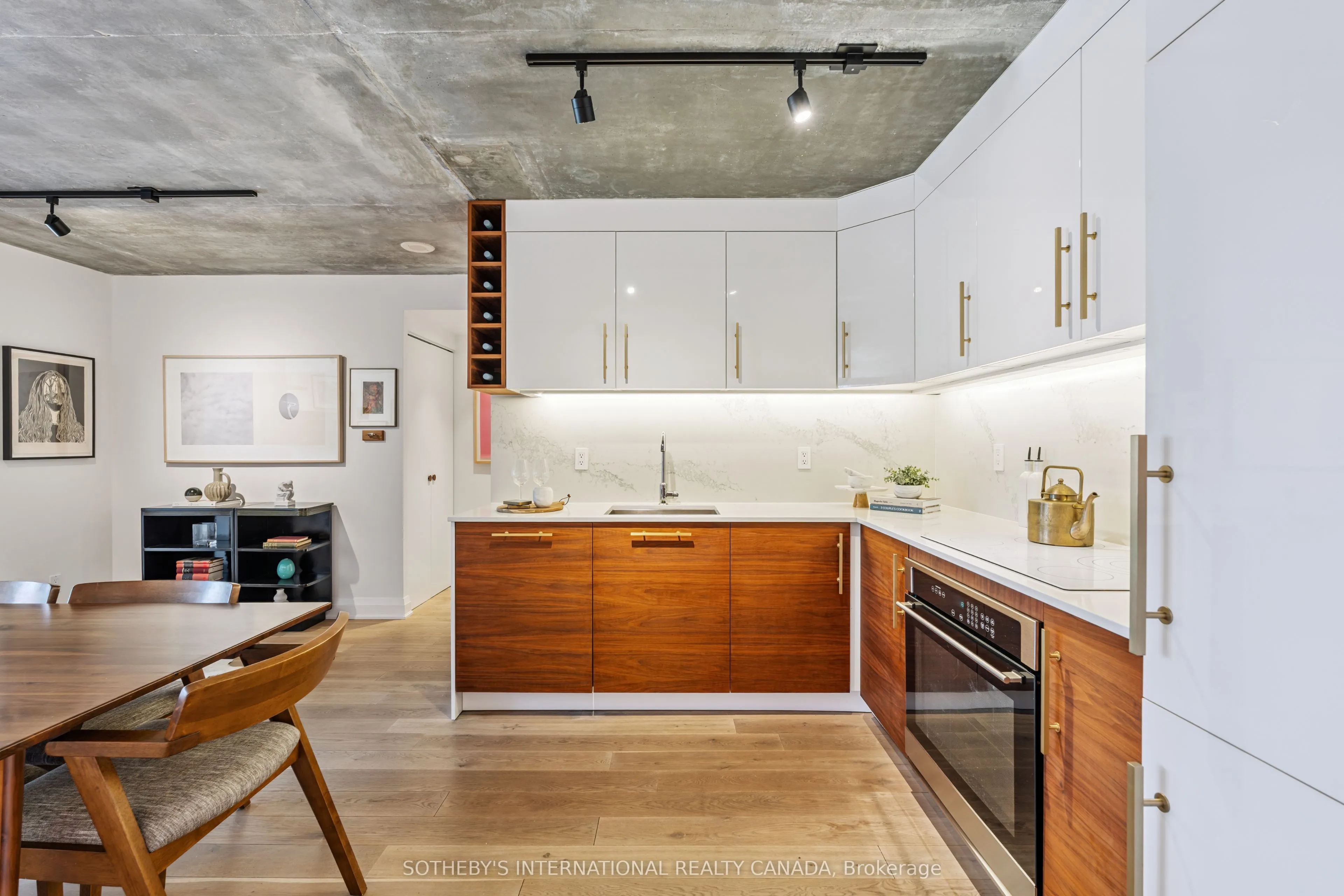152 St Patrick Street, #1011