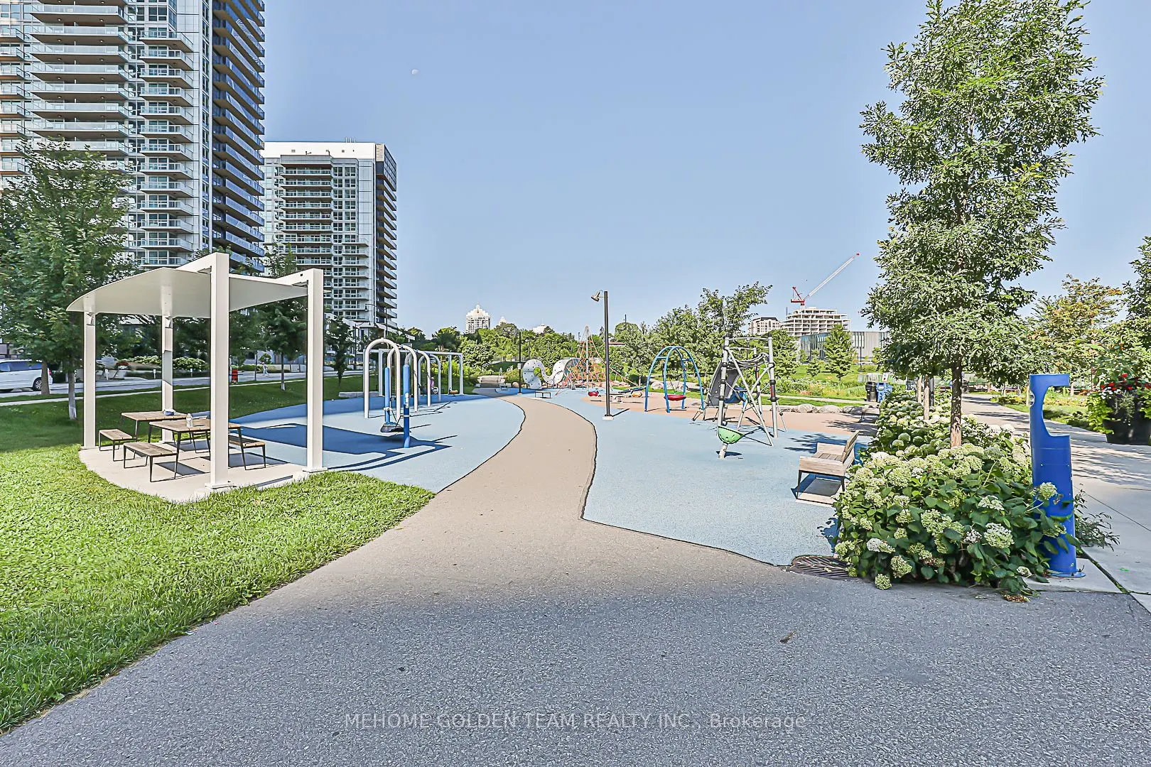 85 Mcmahon Drive, #1611