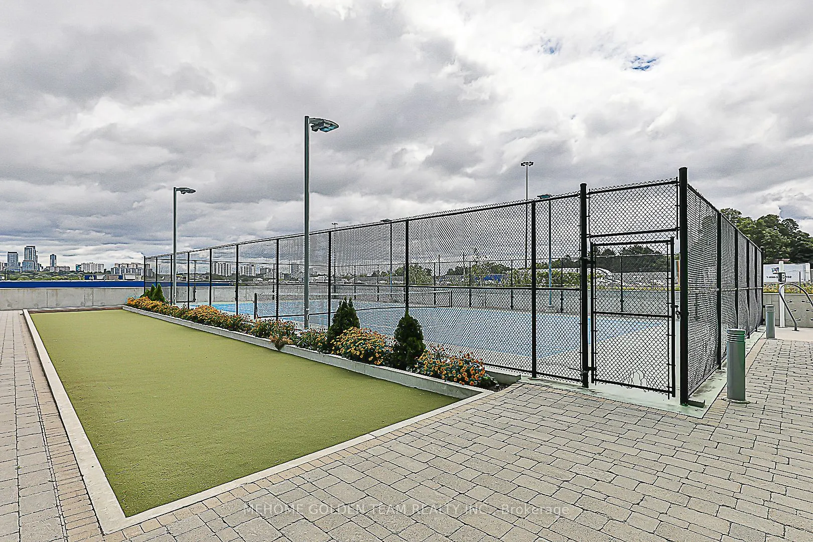85 Mcmahon Drive, #1611