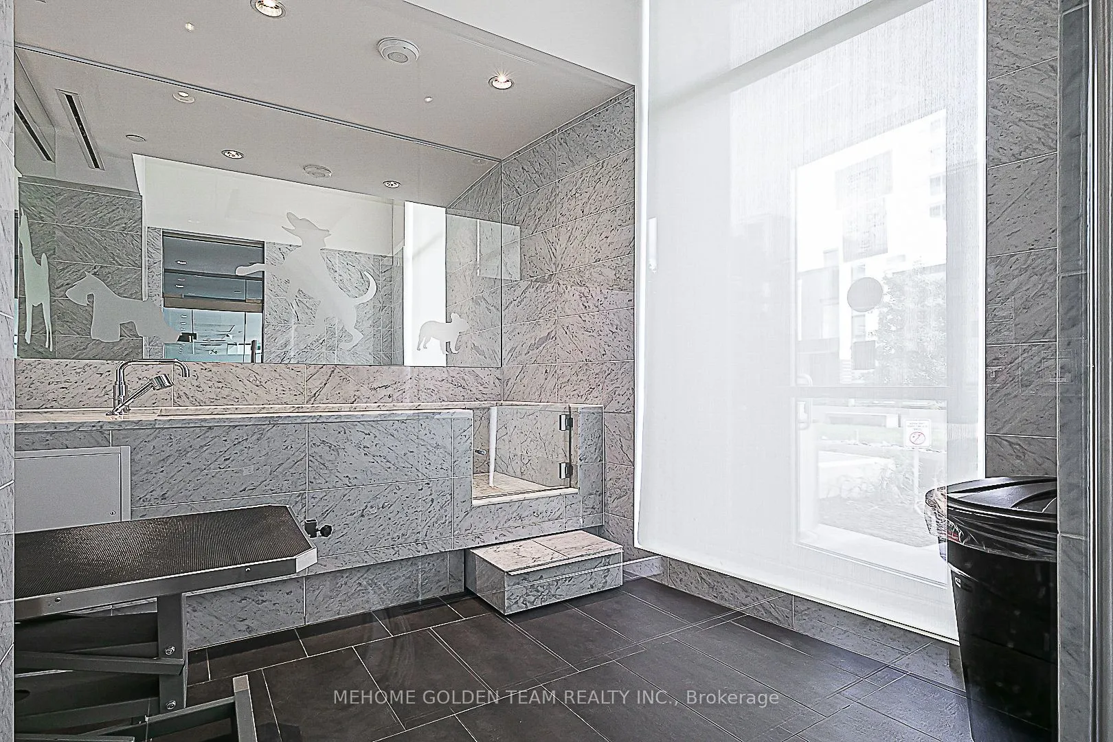 85 Mcmahon Drive, #1611