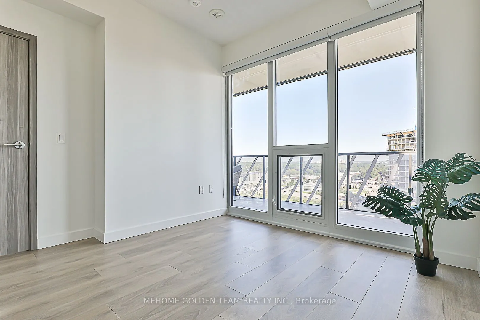85 Mcmahon Drive, #1611