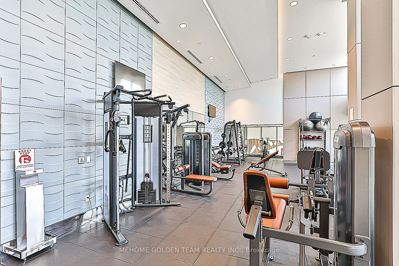 85 Mcmahon Drive, #1611