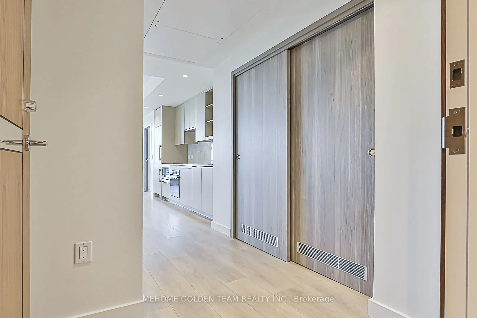 85 Mcmahon Drive, #1611