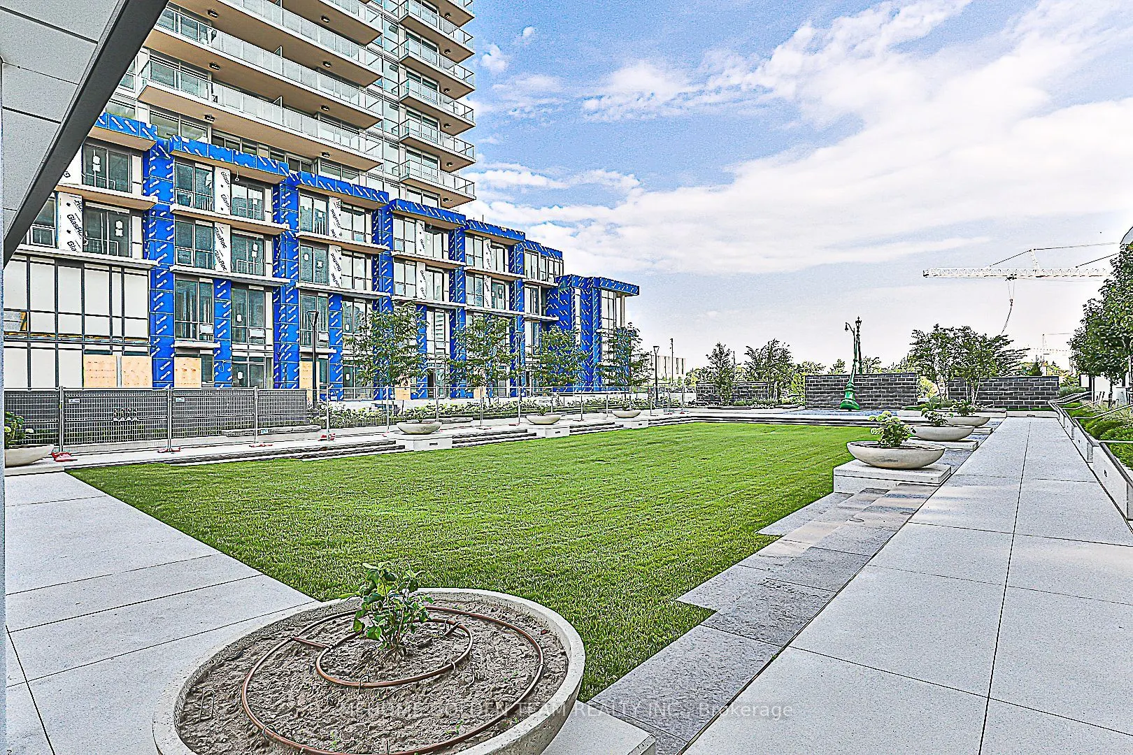 85 Mcmahon Drive, #1611