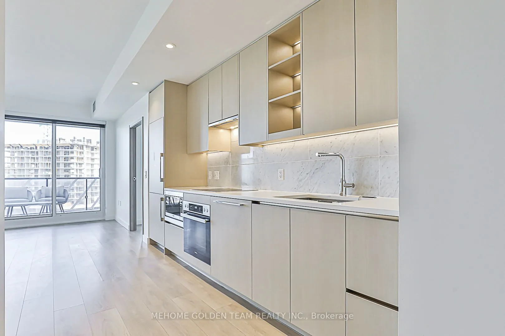 85 Mcmahon Drive, #1611
