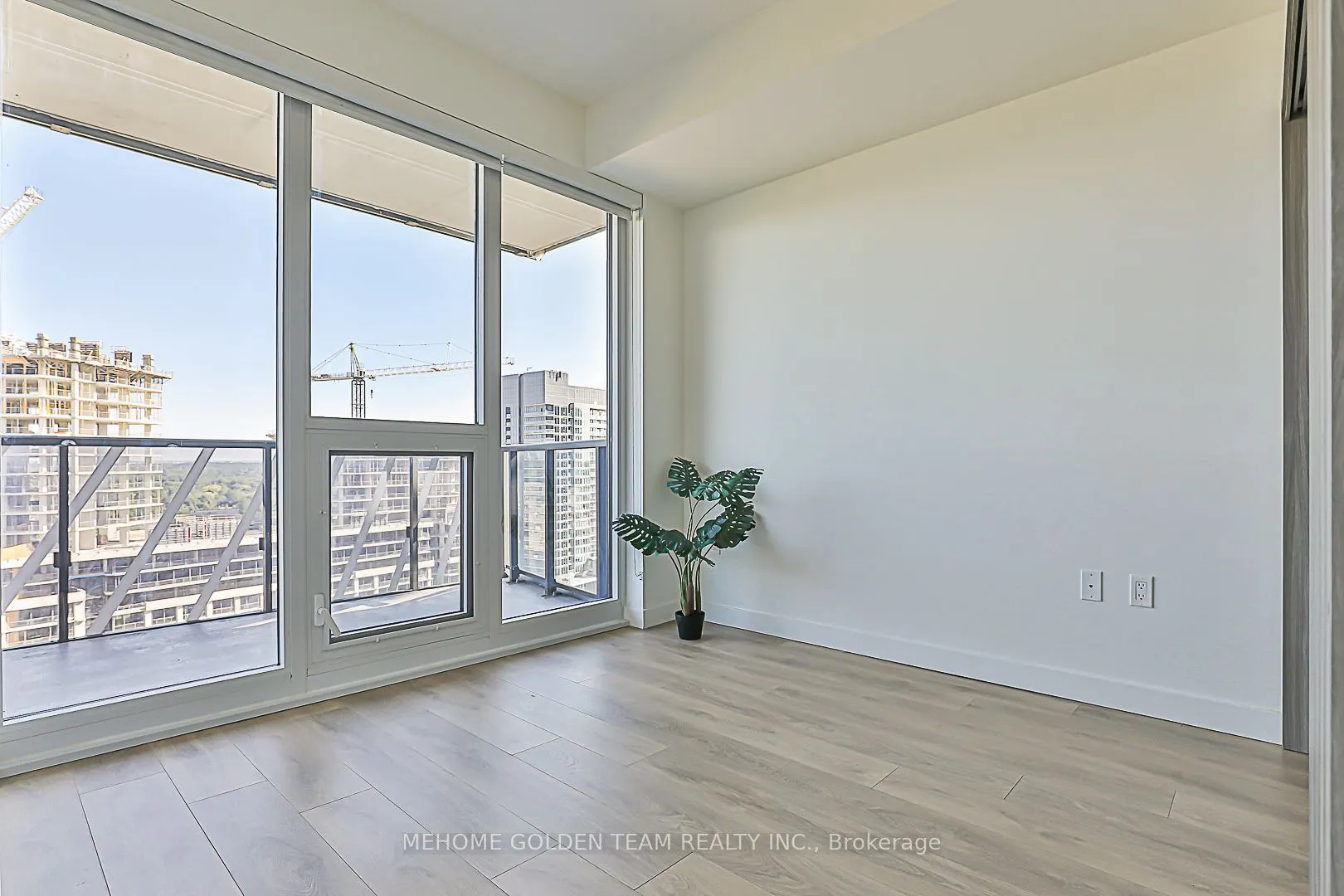 85 Mcmahon Drive, #1611