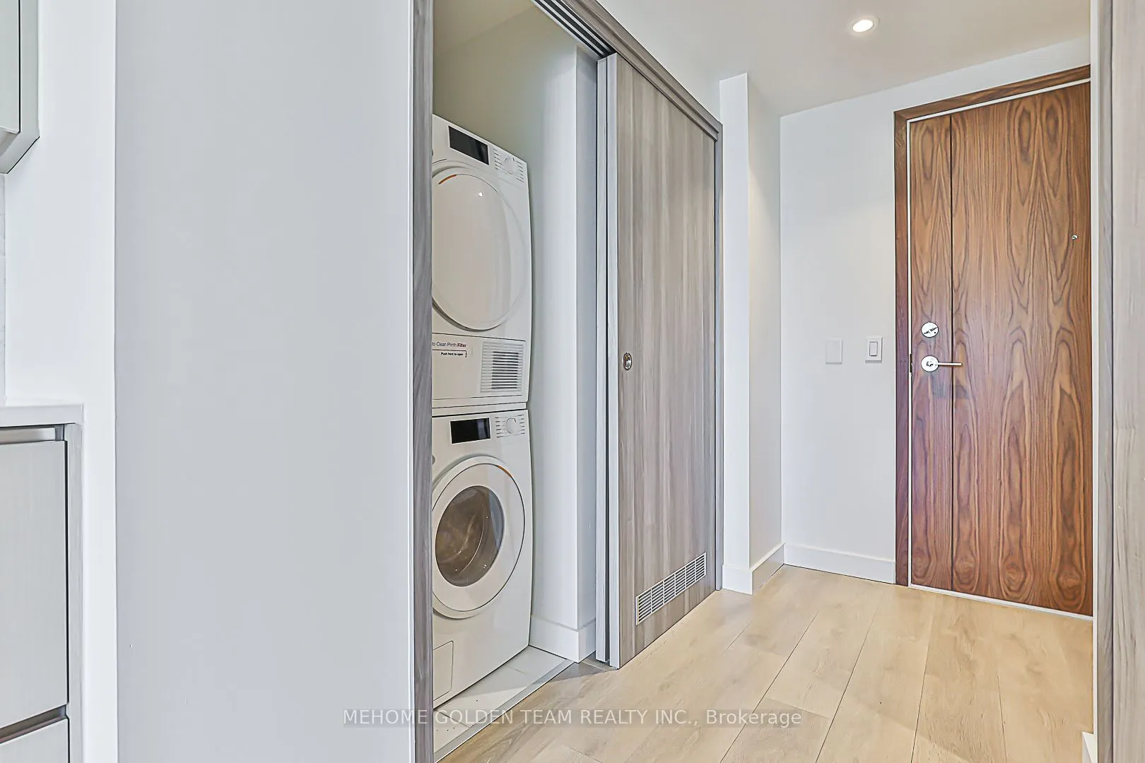 85 Mcmahon Drive, #1611
