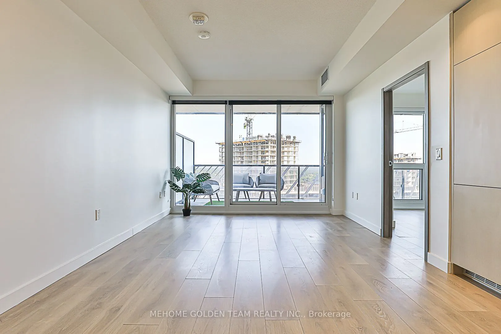 85 Mcmahon Drive, #1611