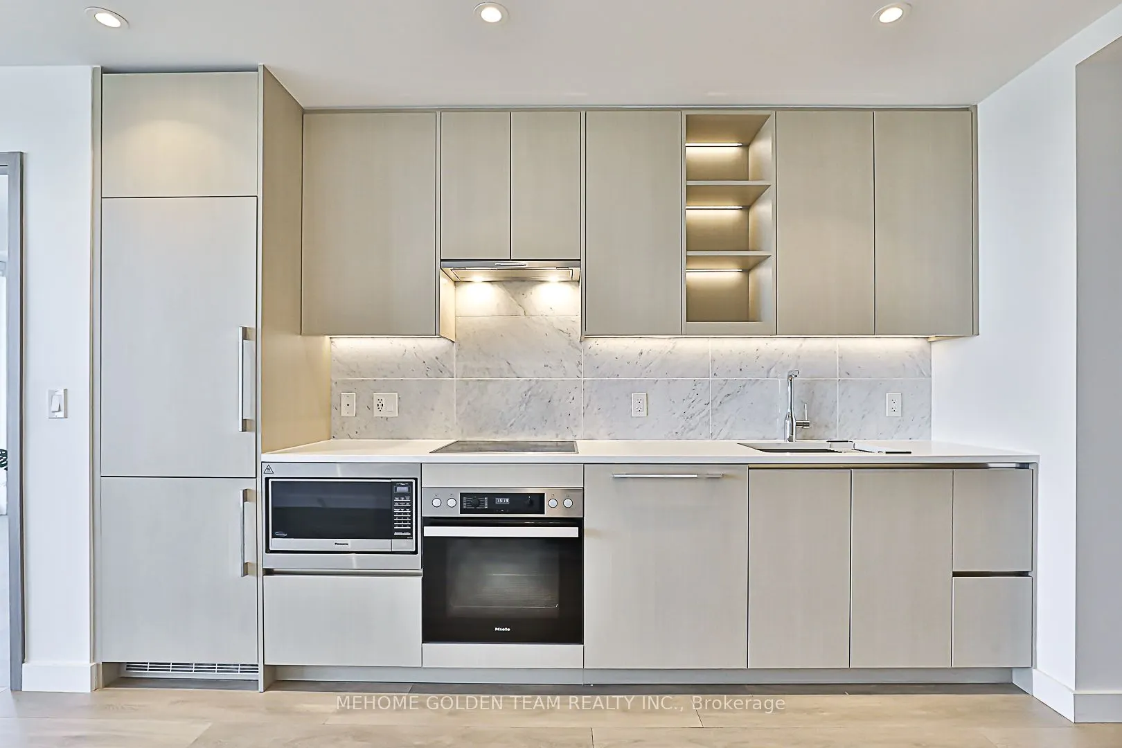 85 Mcmahon Drive, #1611