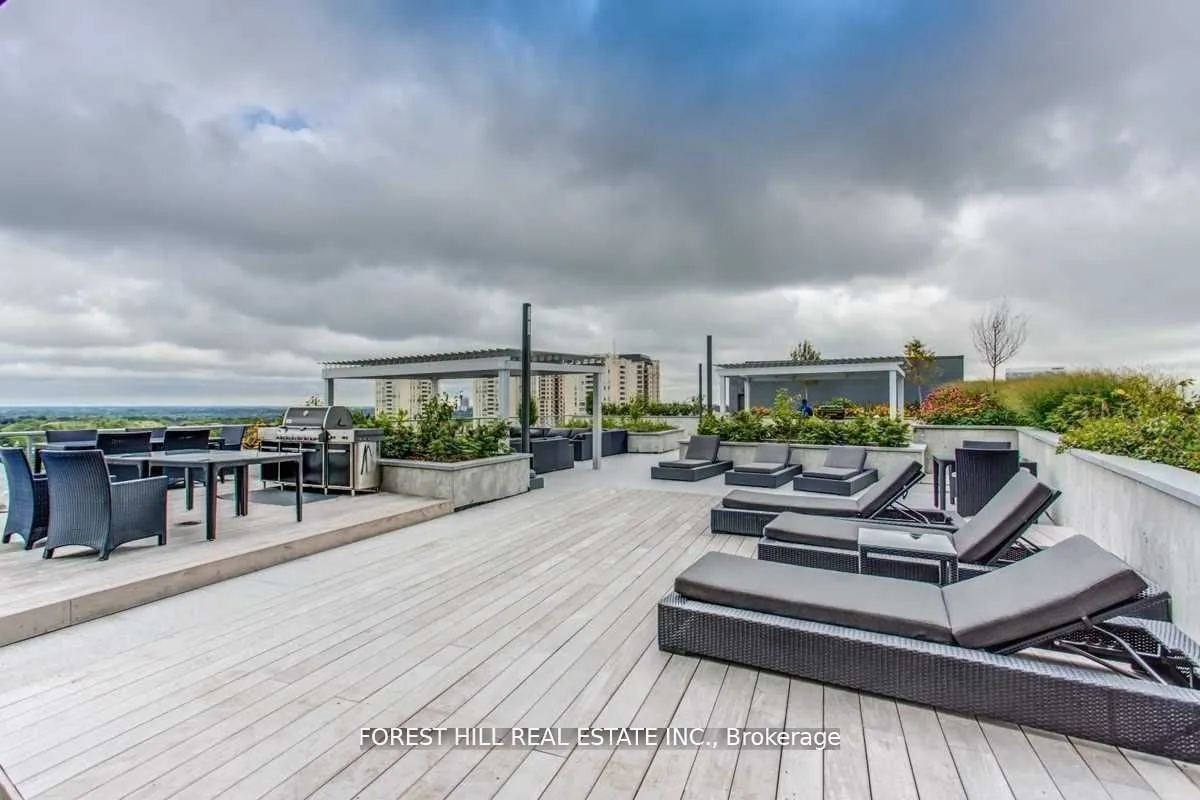 7 Kenaston Garden, #716
