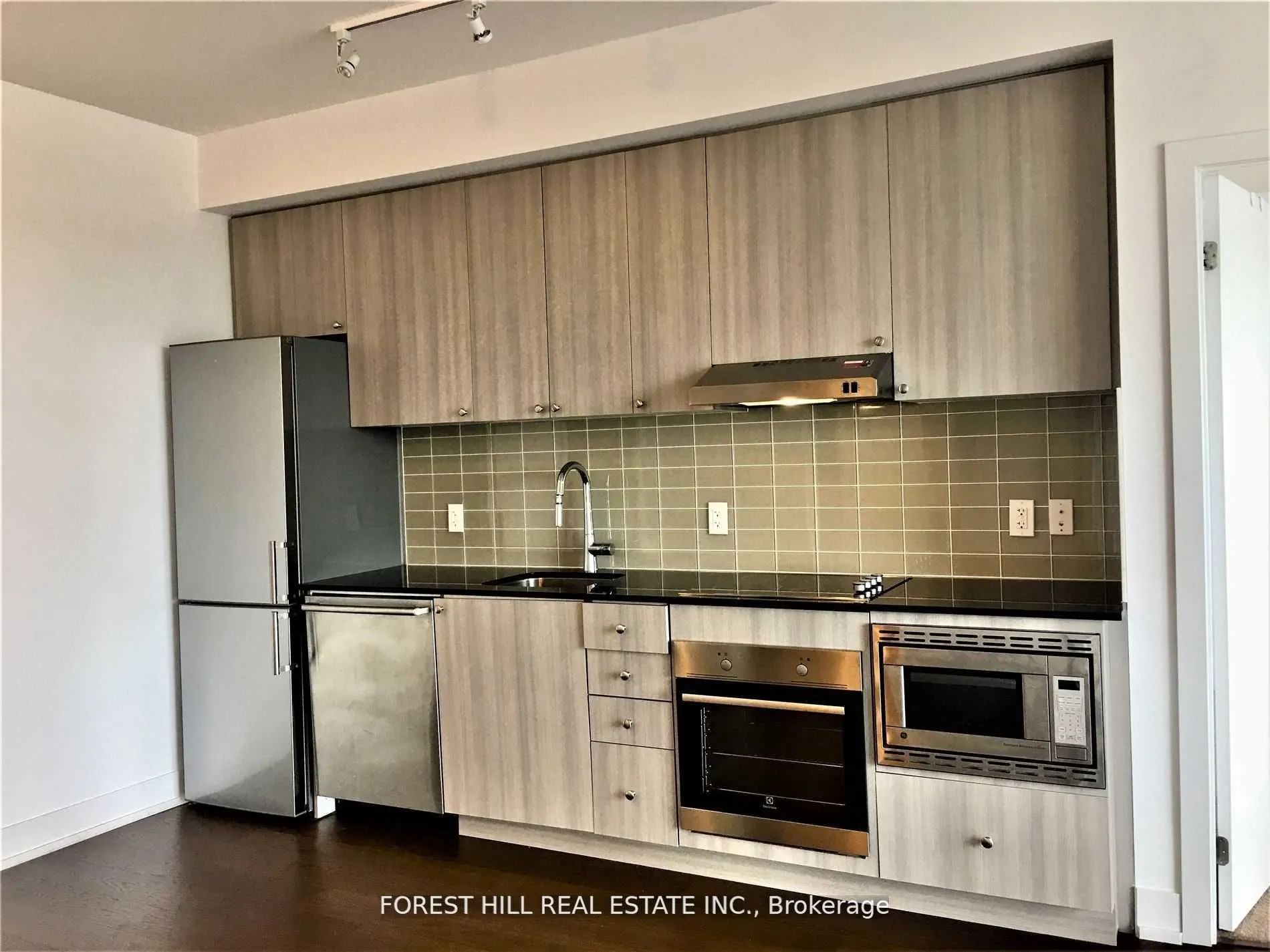 7 Kenaston Garden, #716