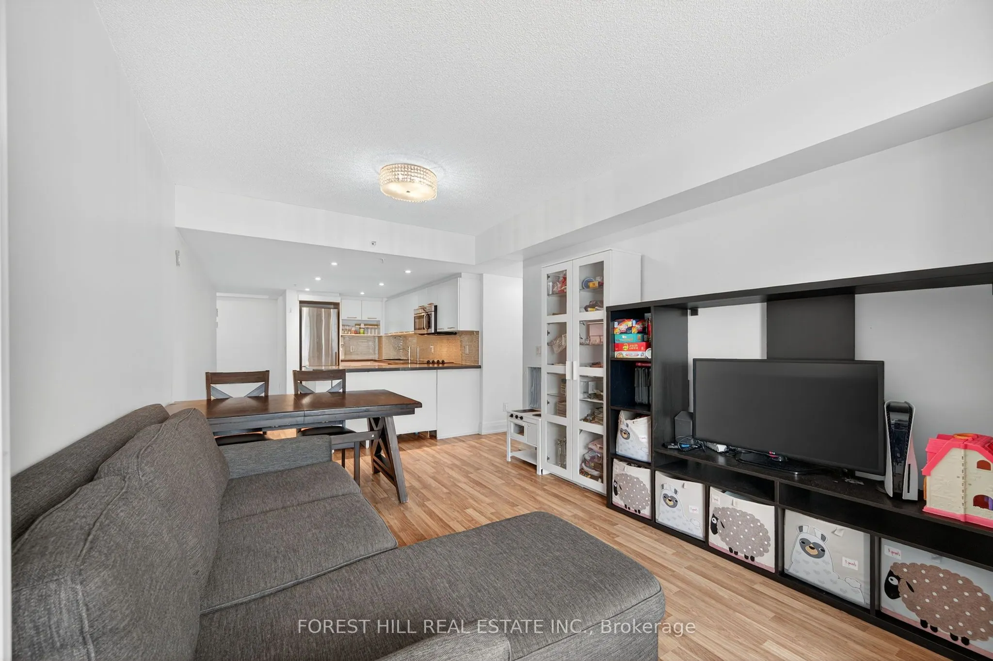 565 Wilson Avenue, #W1204