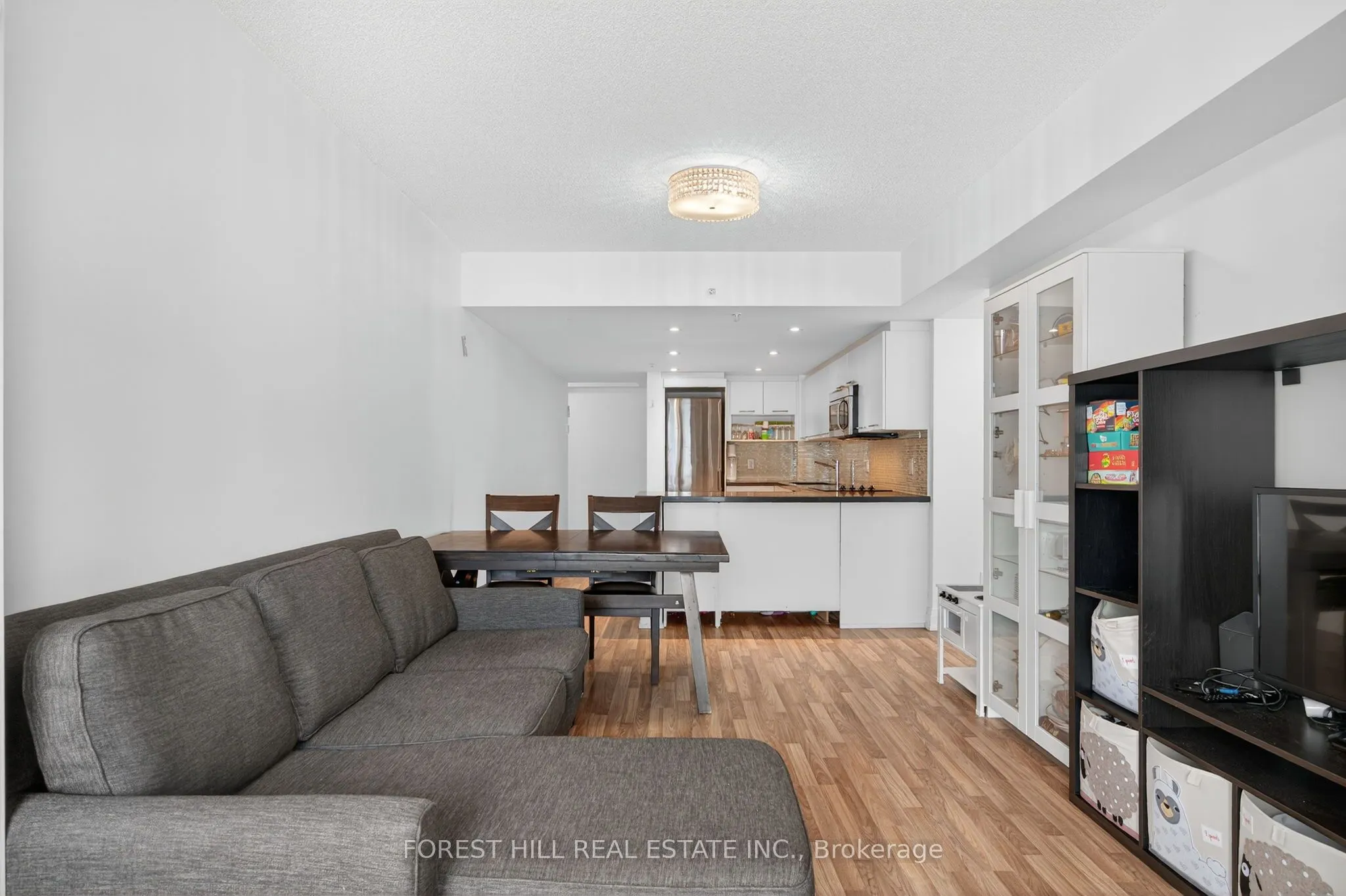 565 Wilson Avenue, #W1204