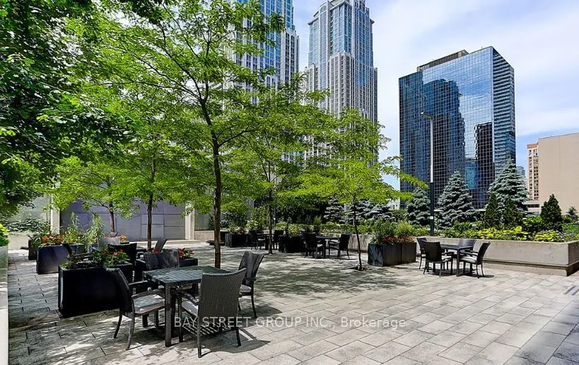 386 Yonge Street, #3813