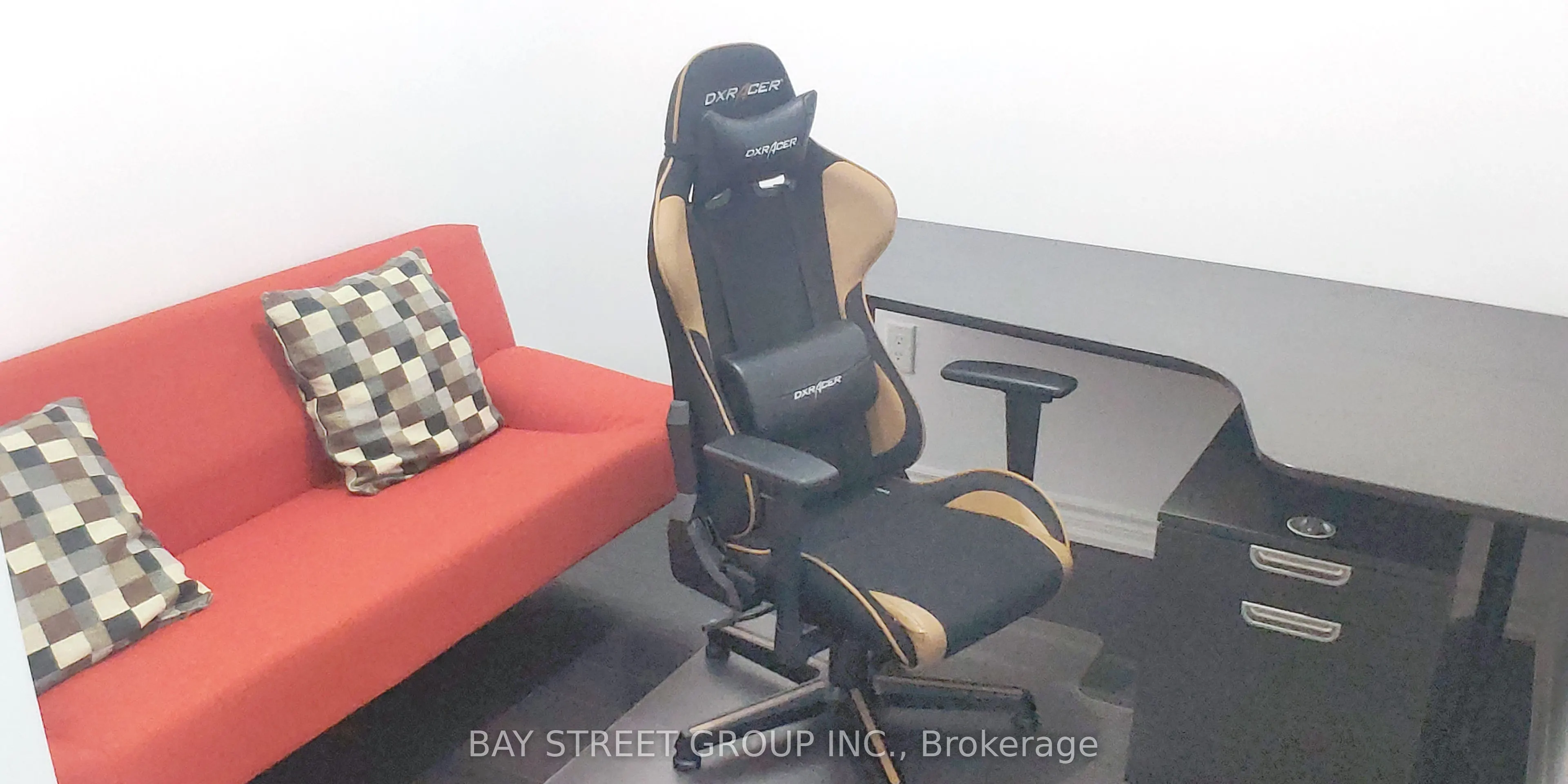 386 Yonge Street, #3813