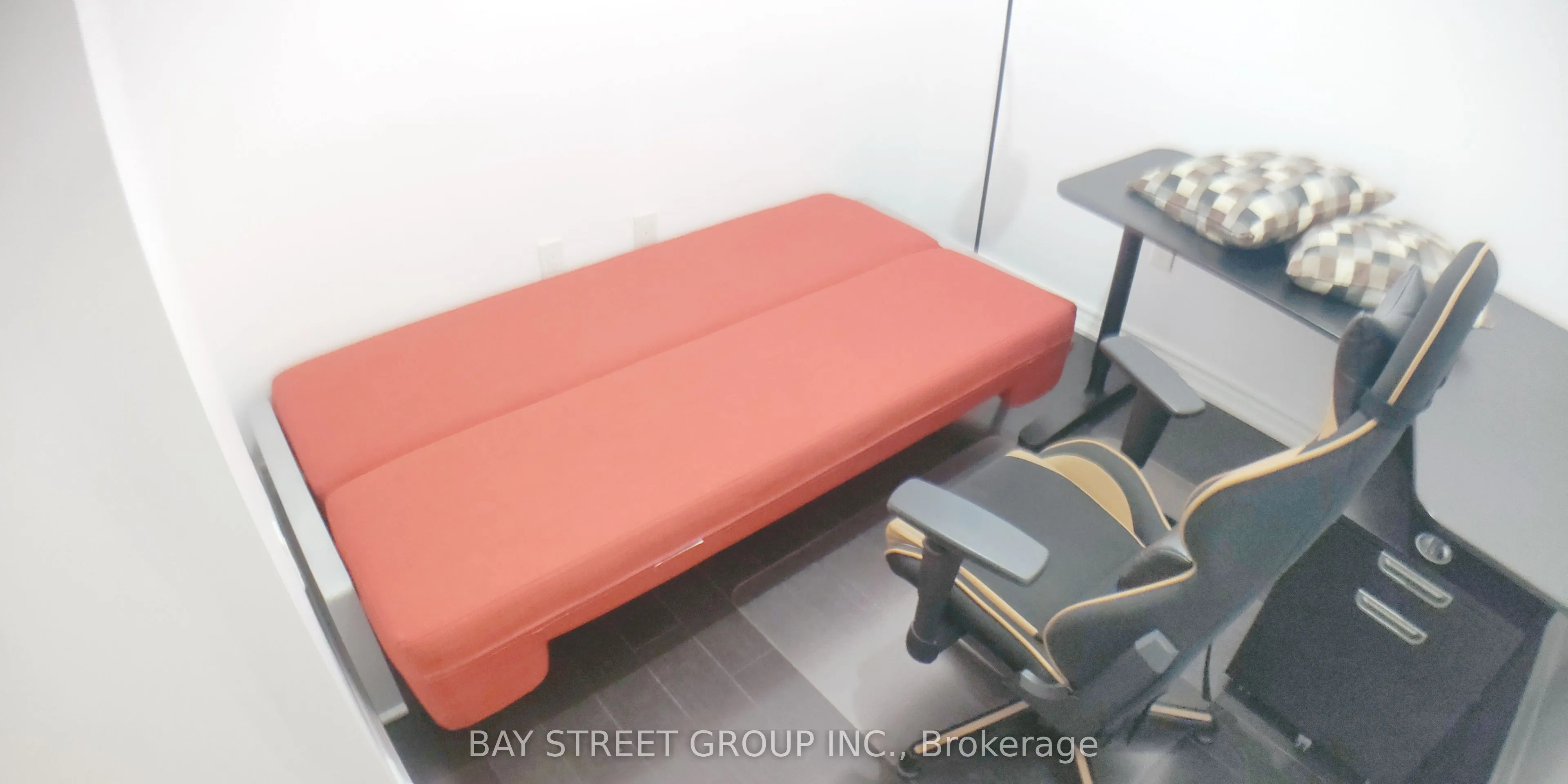 386 Yonge Street, #3813