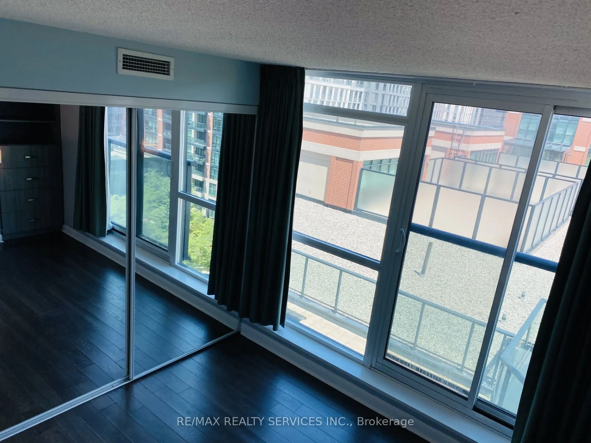 525 Wilson Avenue, #824