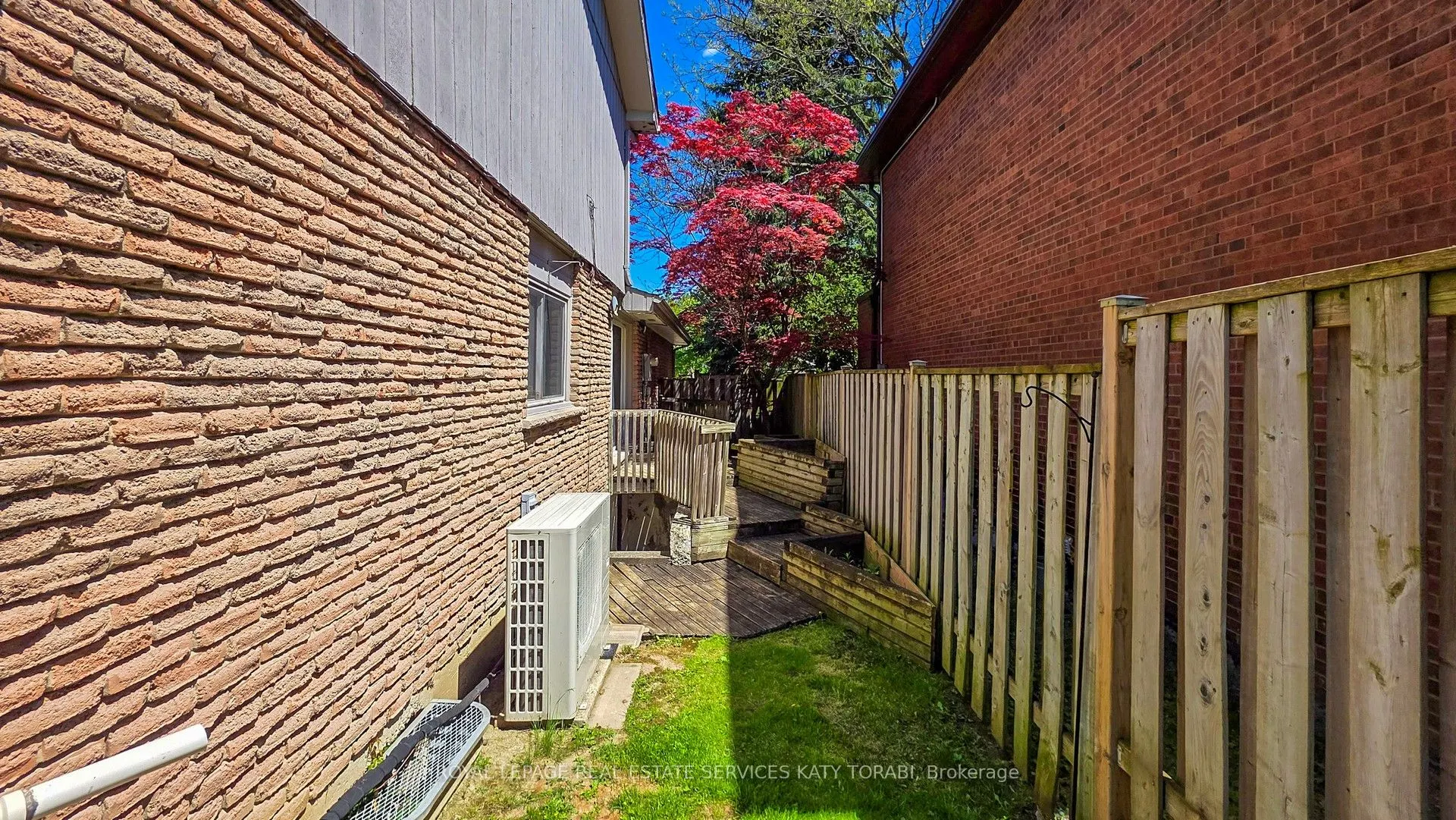 52 Leacock Crescent