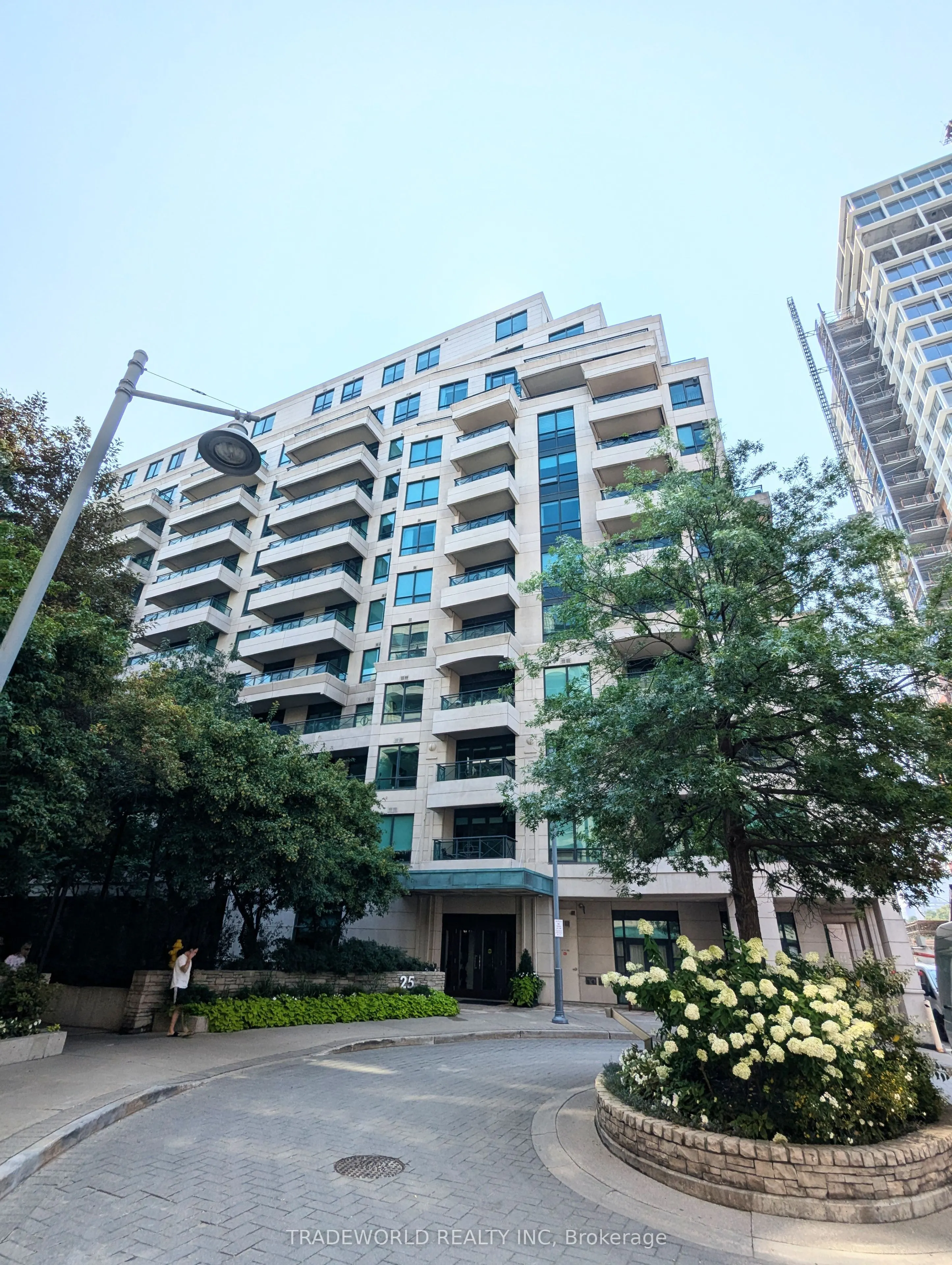 25 Scrivener Square, #301