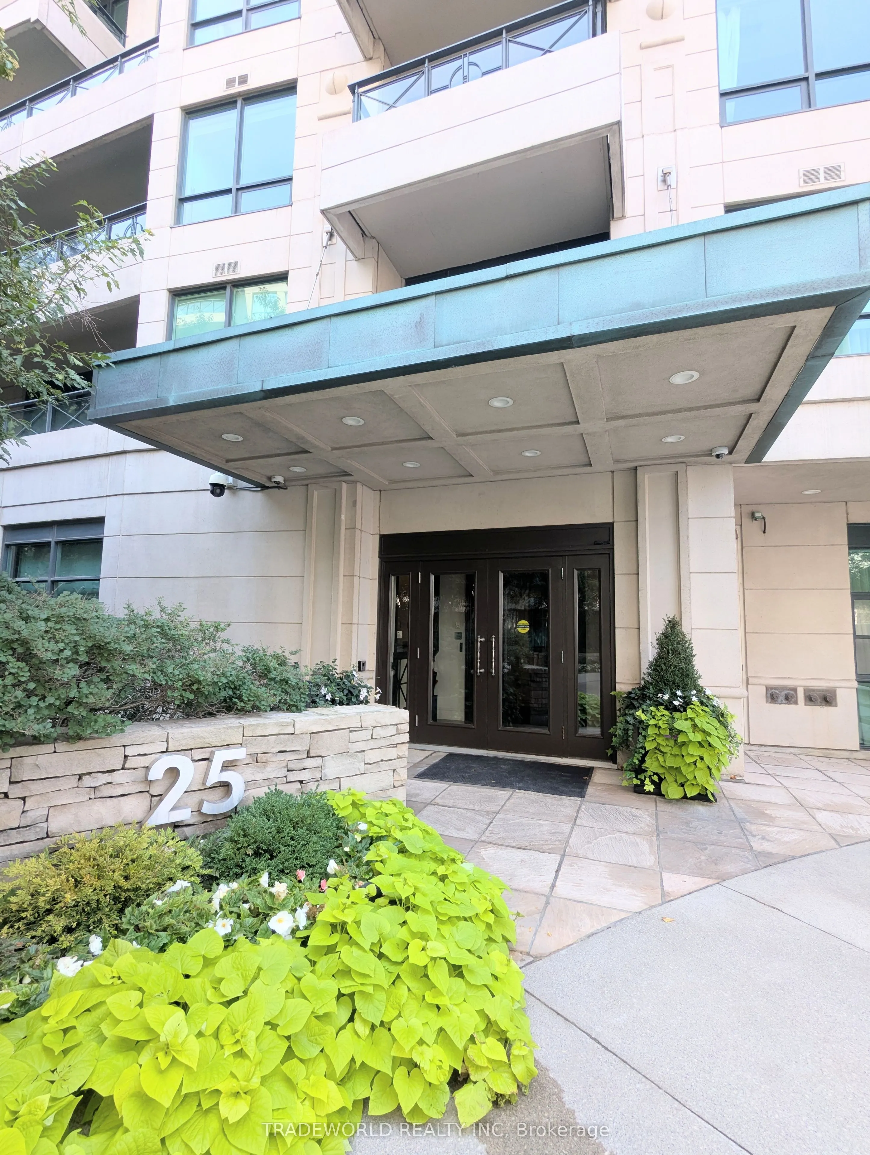 25 Scrivener Square, #301