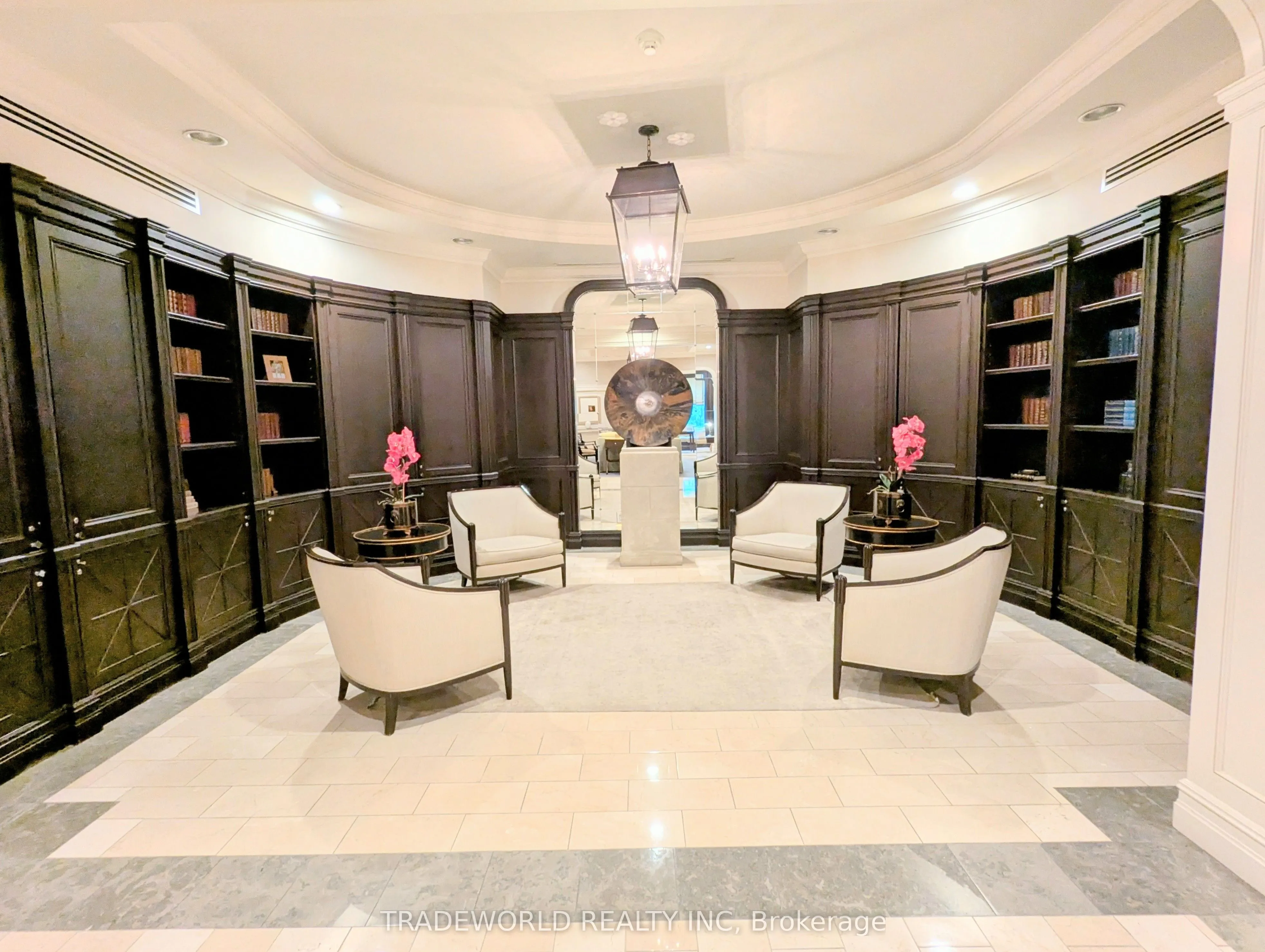25 Scrivener Square, #301