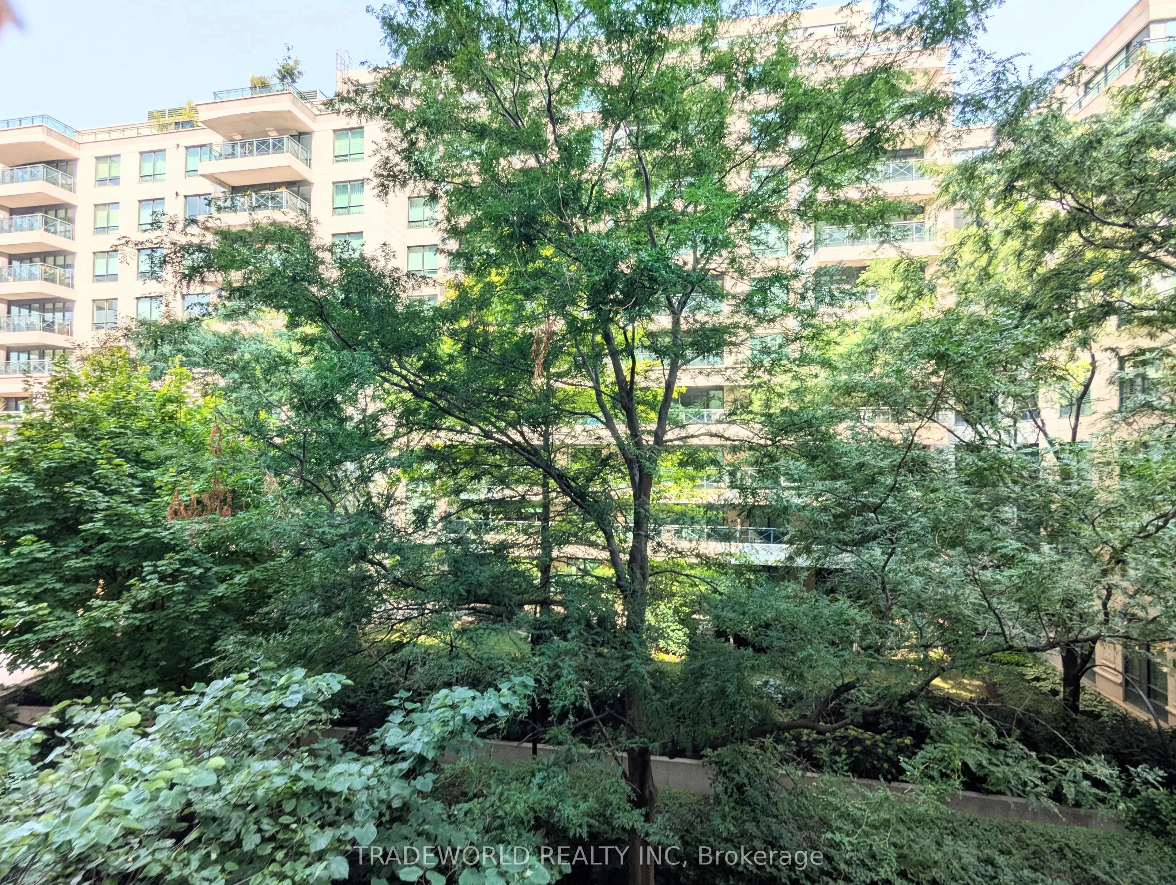 25 Scrivener Square, #301