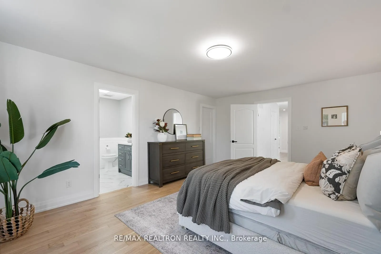 24 Model Avenue