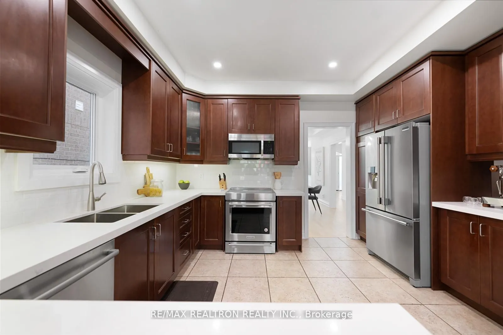 24 Model Avenue