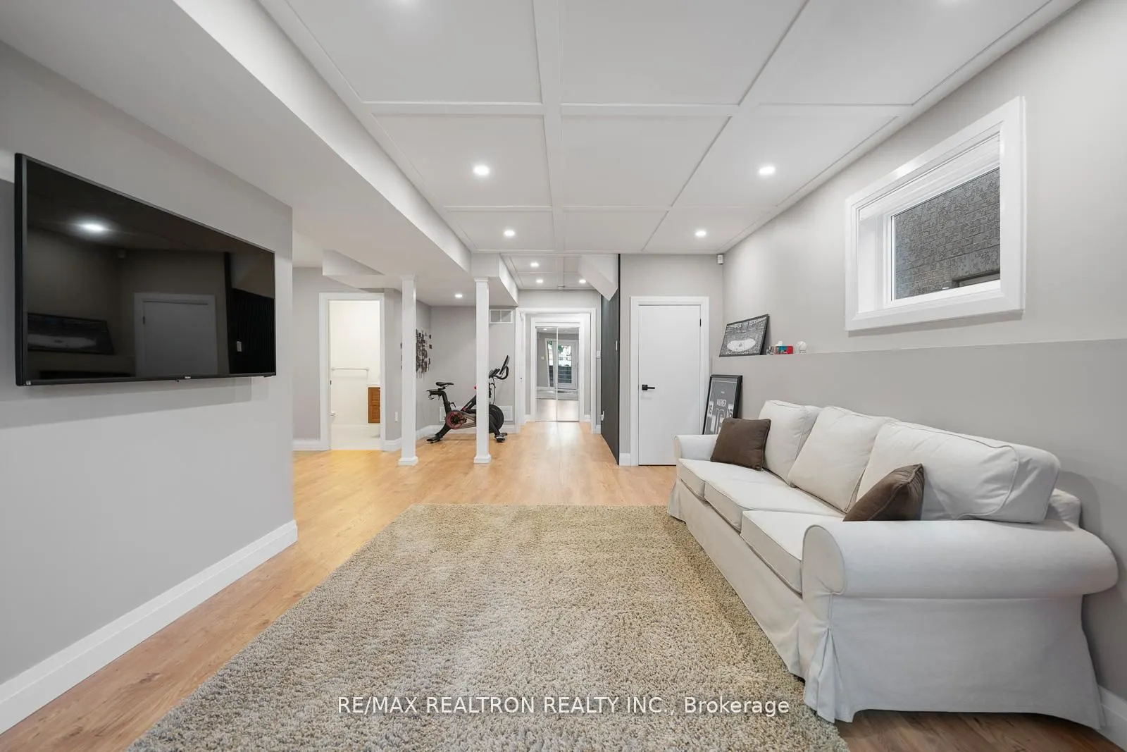 24 Model Avenue