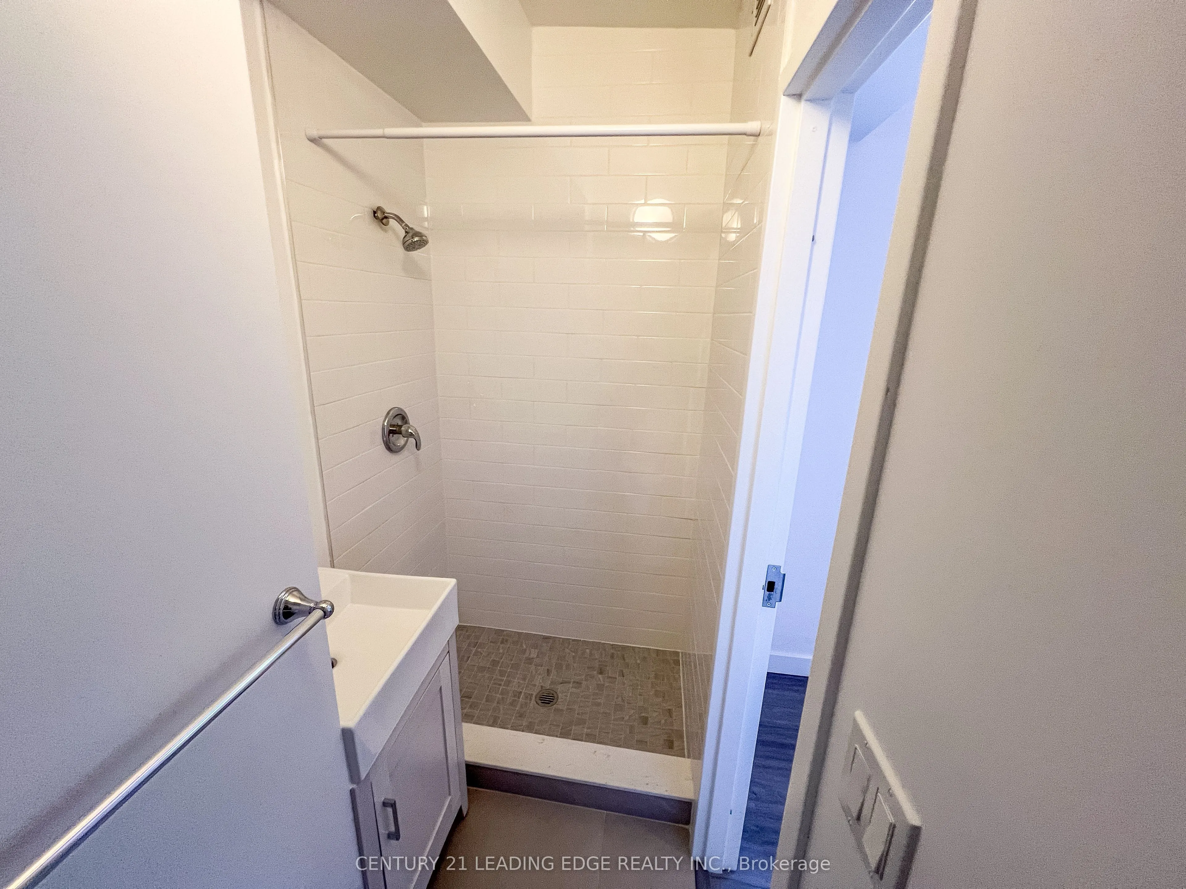 1A LEONARD Avenue, #1