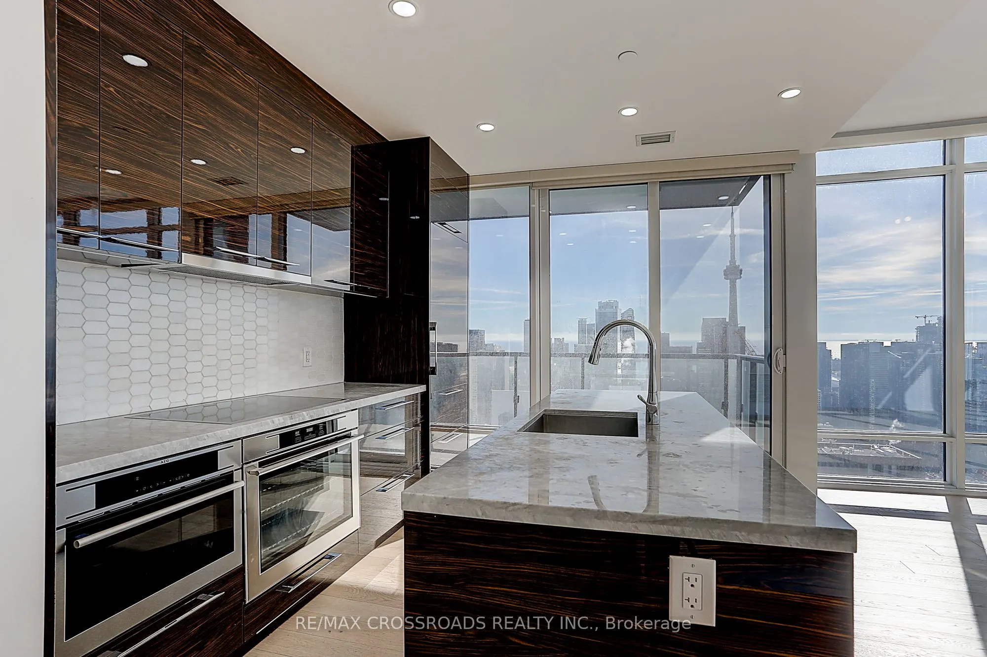 488 University Avenue, #4310
