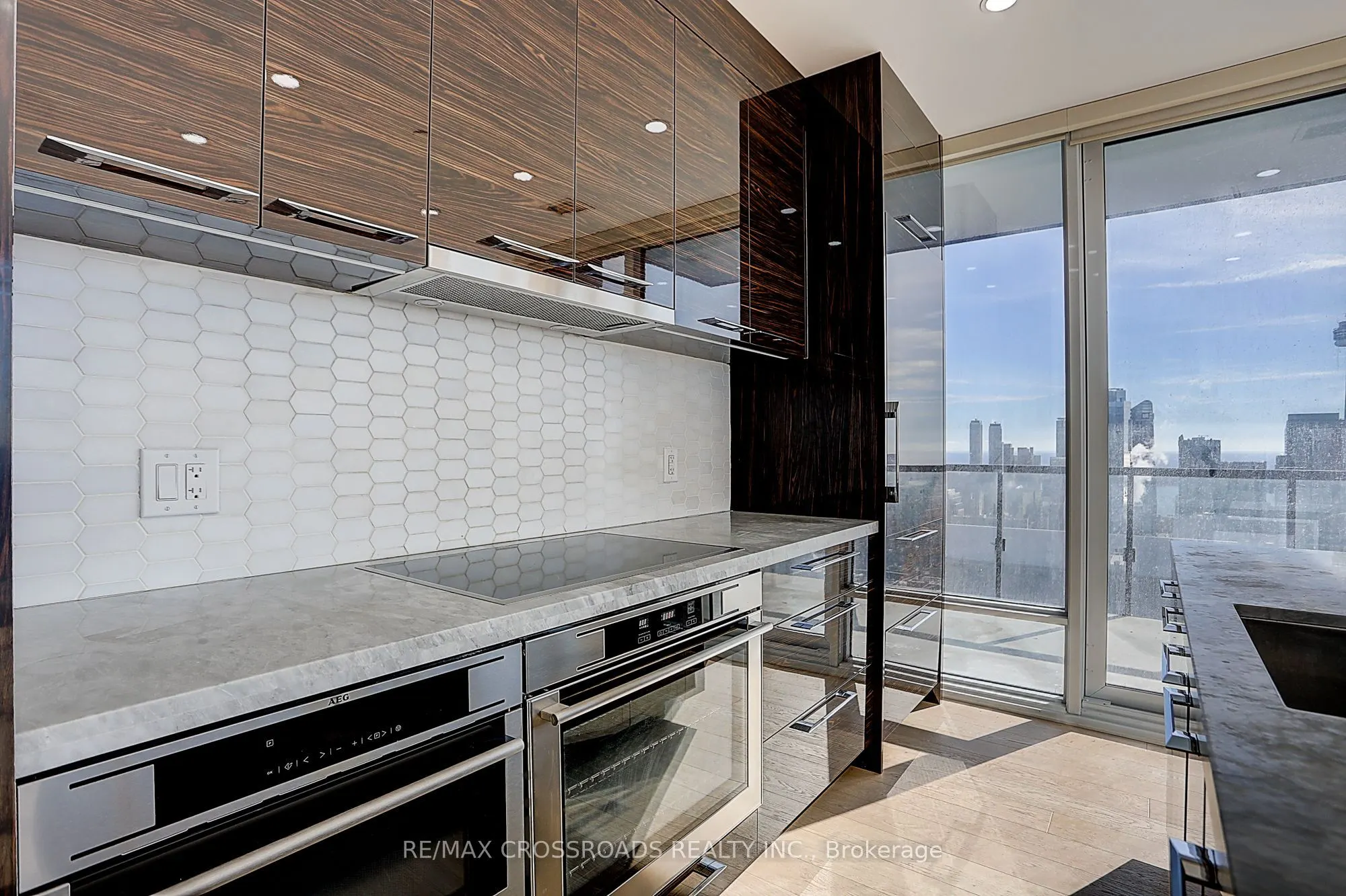 488 University Avenue, #4310