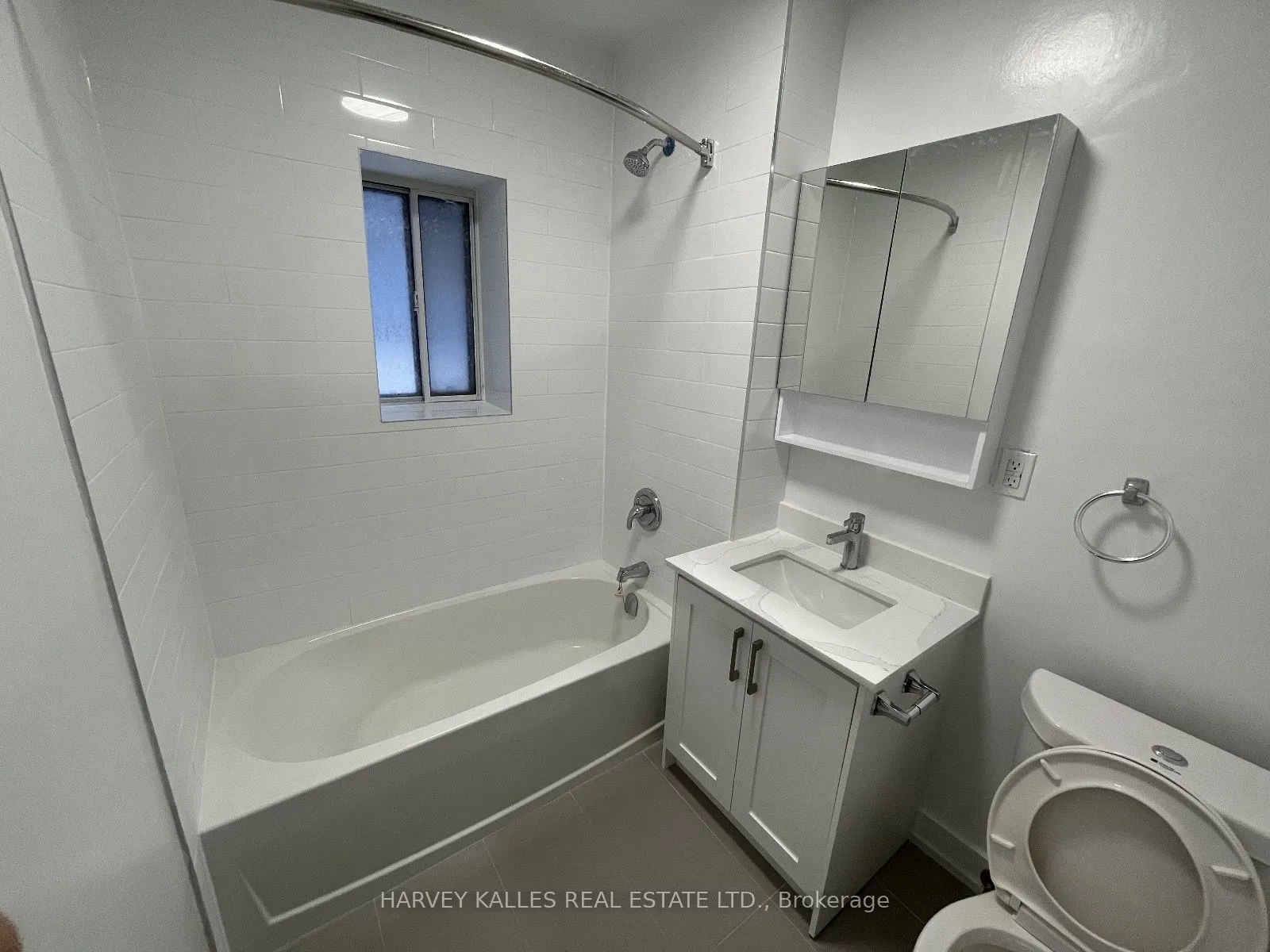 320 Lonsdale Road, #2