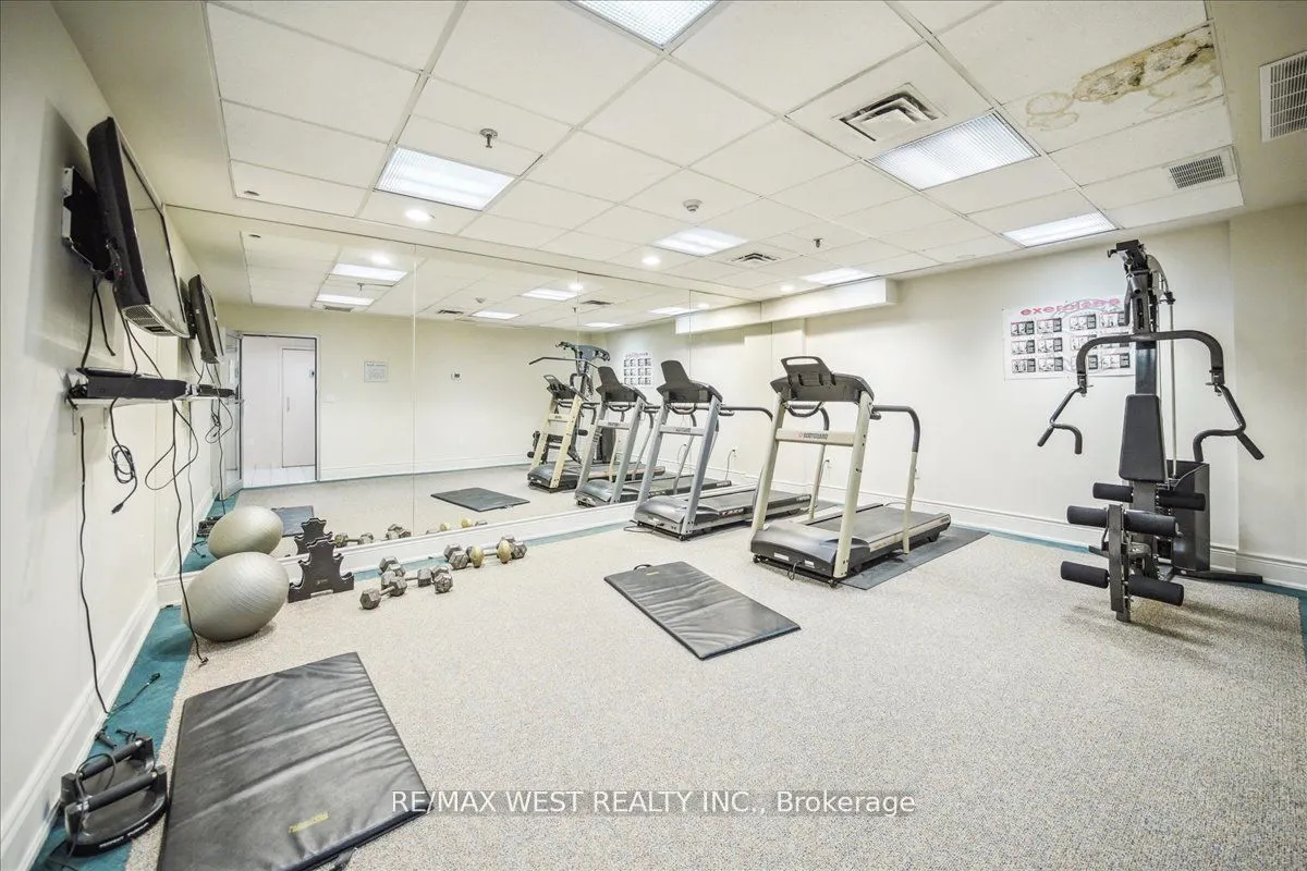 1 Hycrest Avenue #203