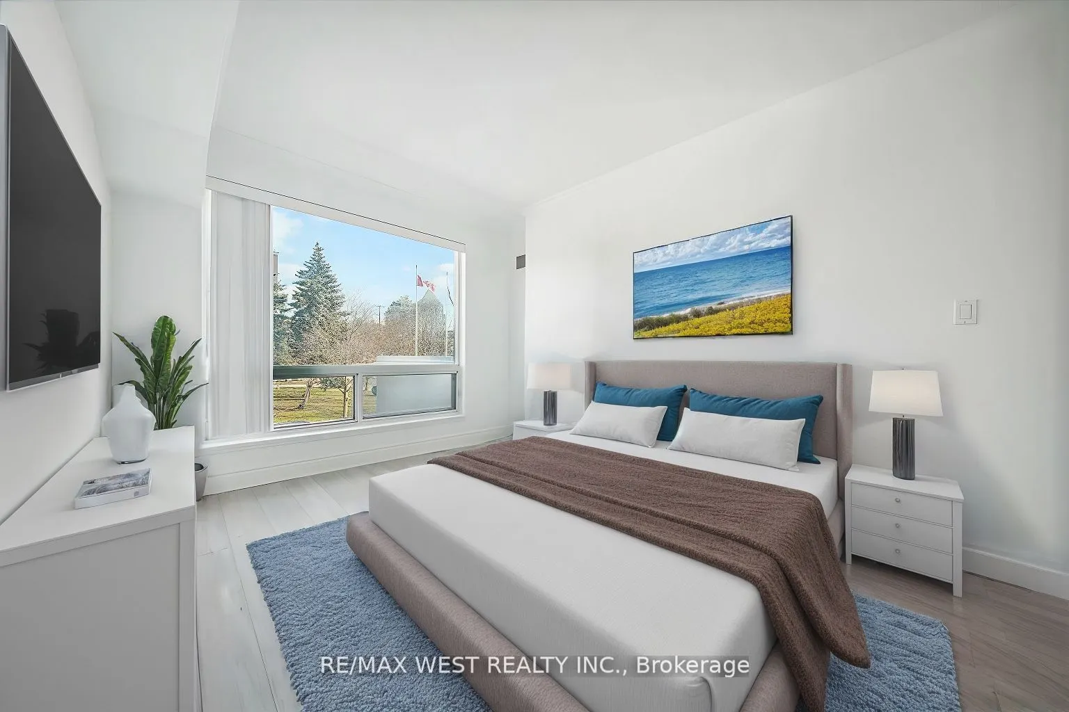 1 Hycrest Avenue #203