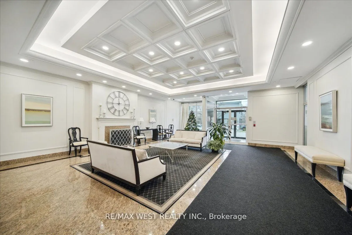 1 Hycrest Avenue #203