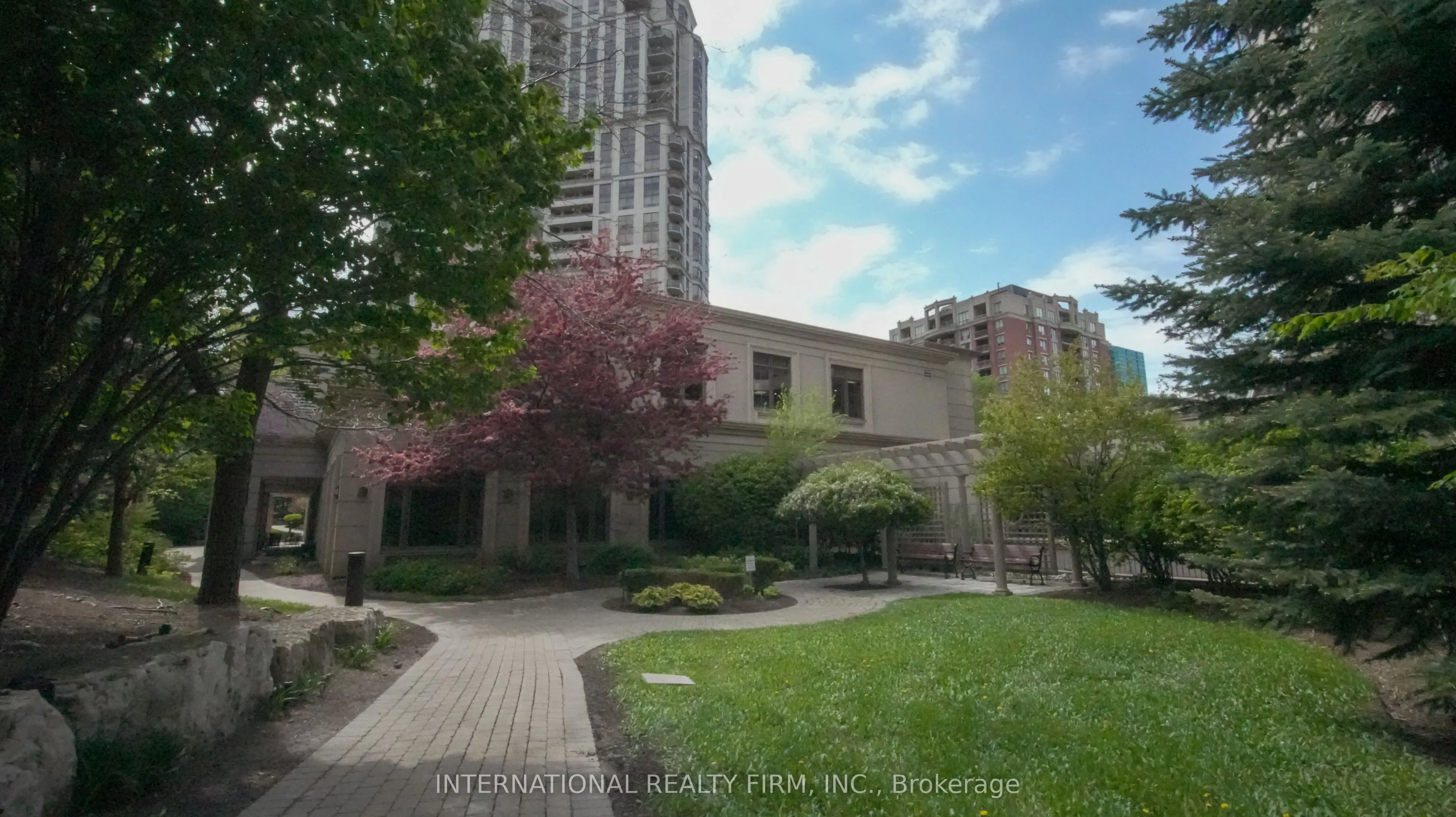 80 Harrison Garden Boulevard, #924