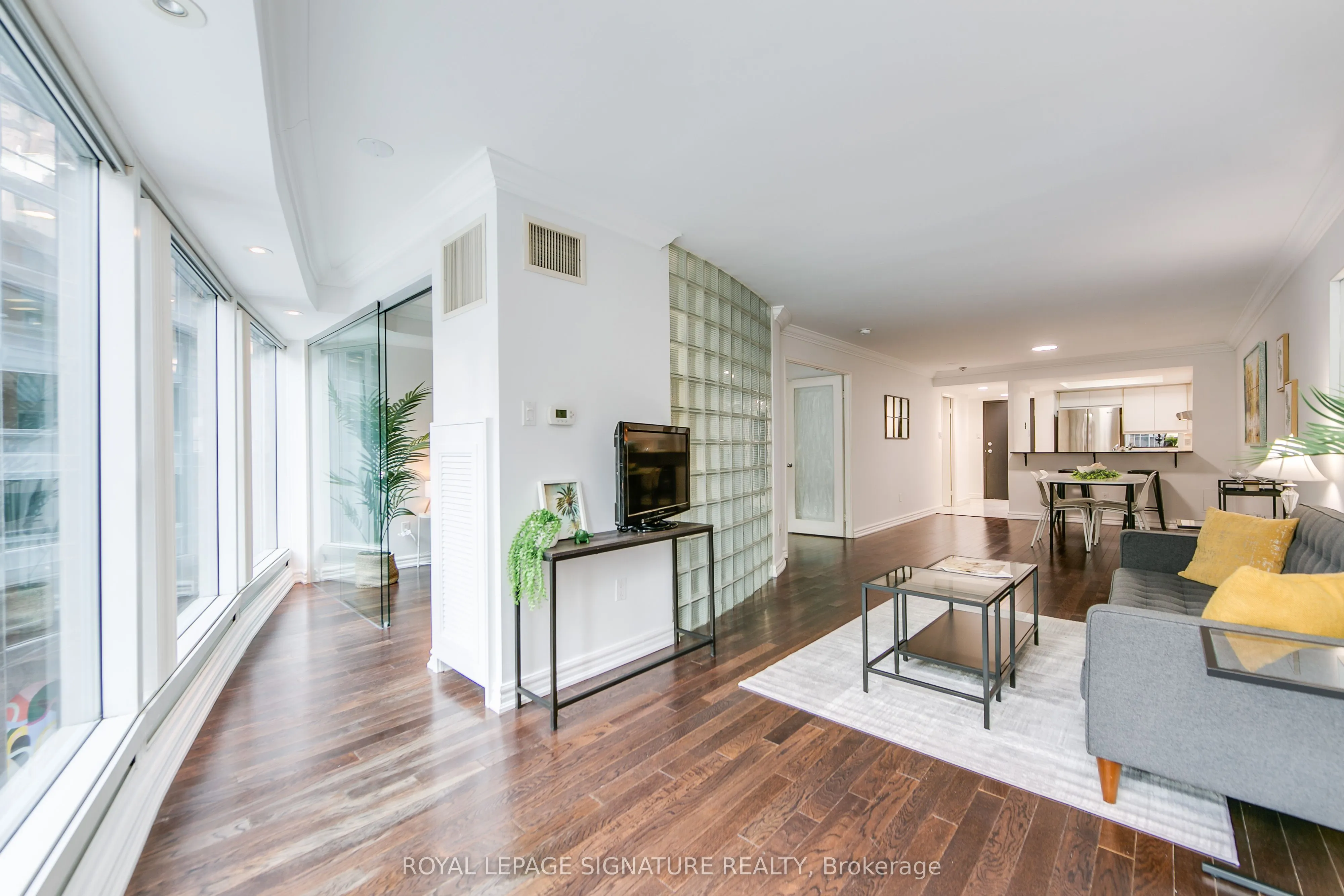 33 University Avenue, #605