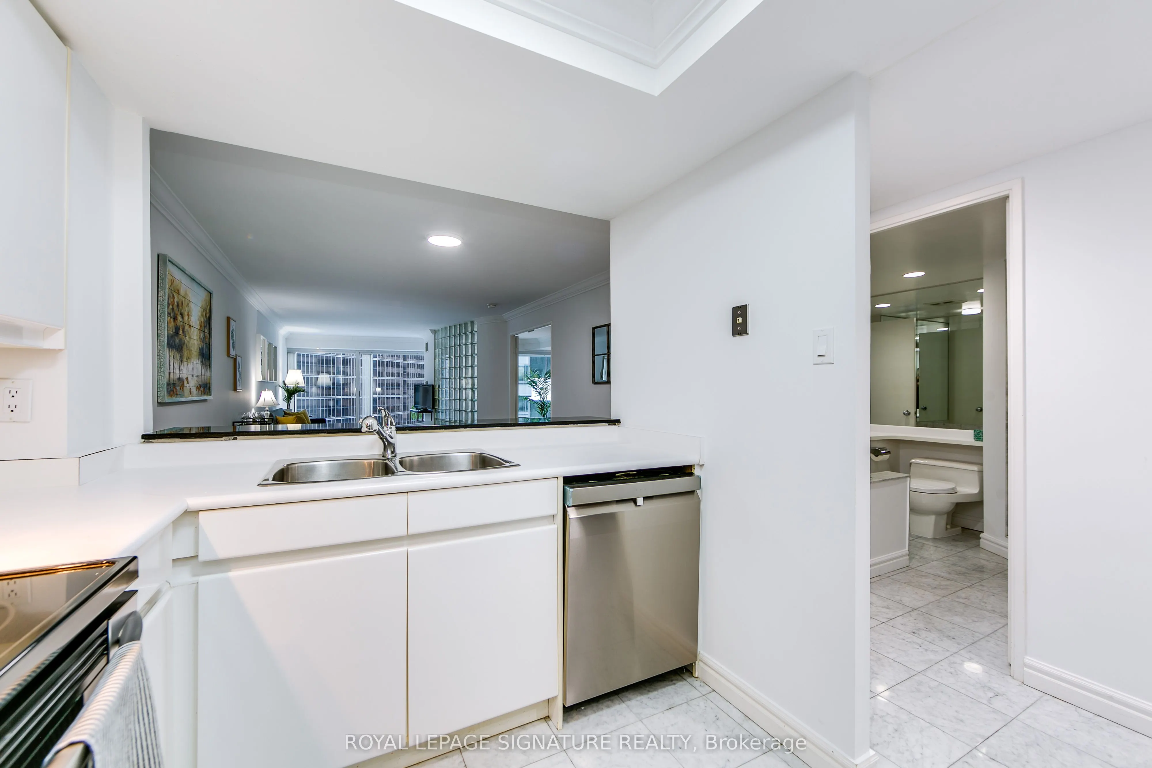 33 University Avenue, #605
