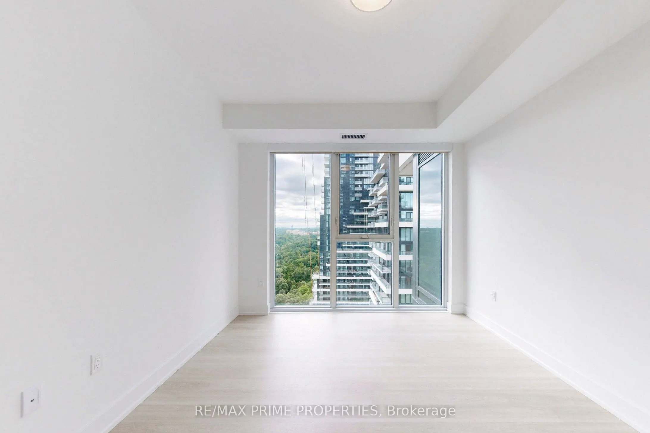 30 Inn On The Park Drive, #2401