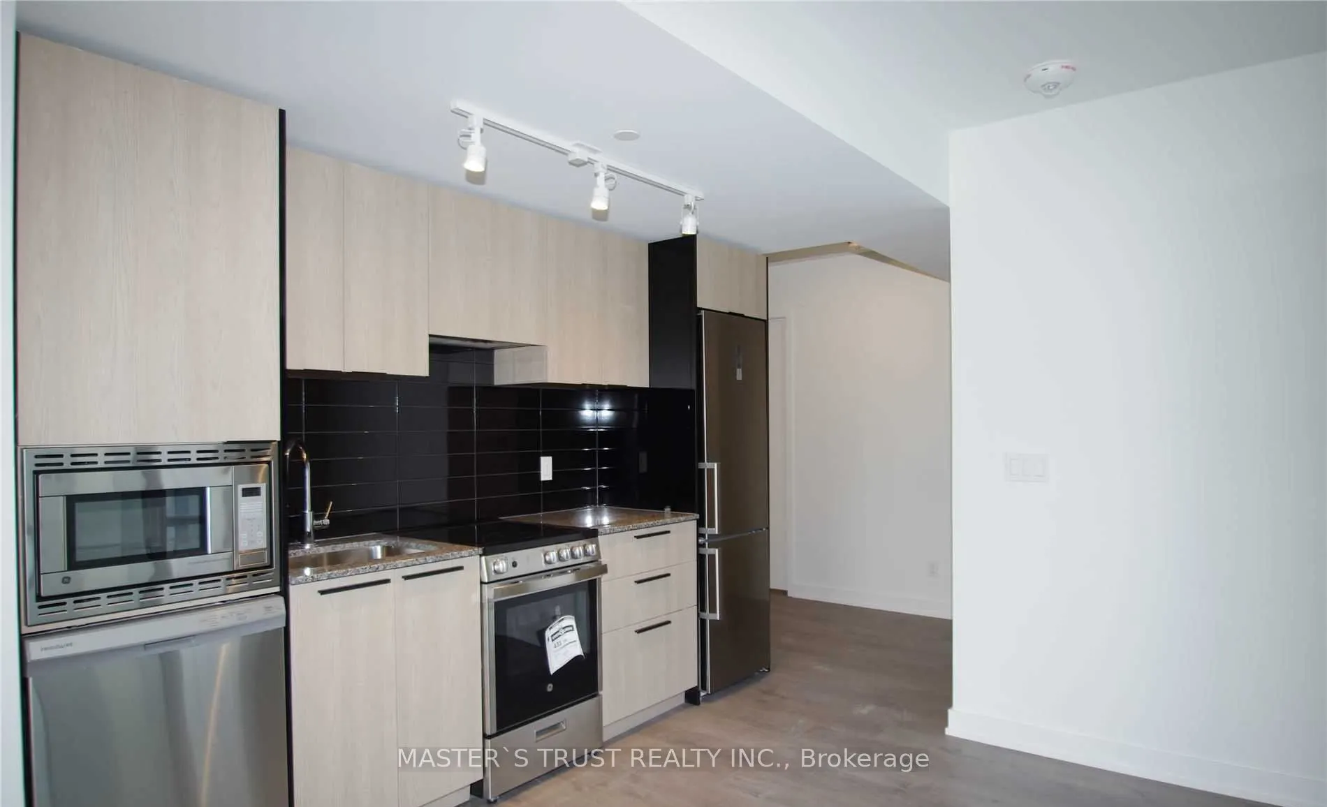 501 Yonge Street, #1905