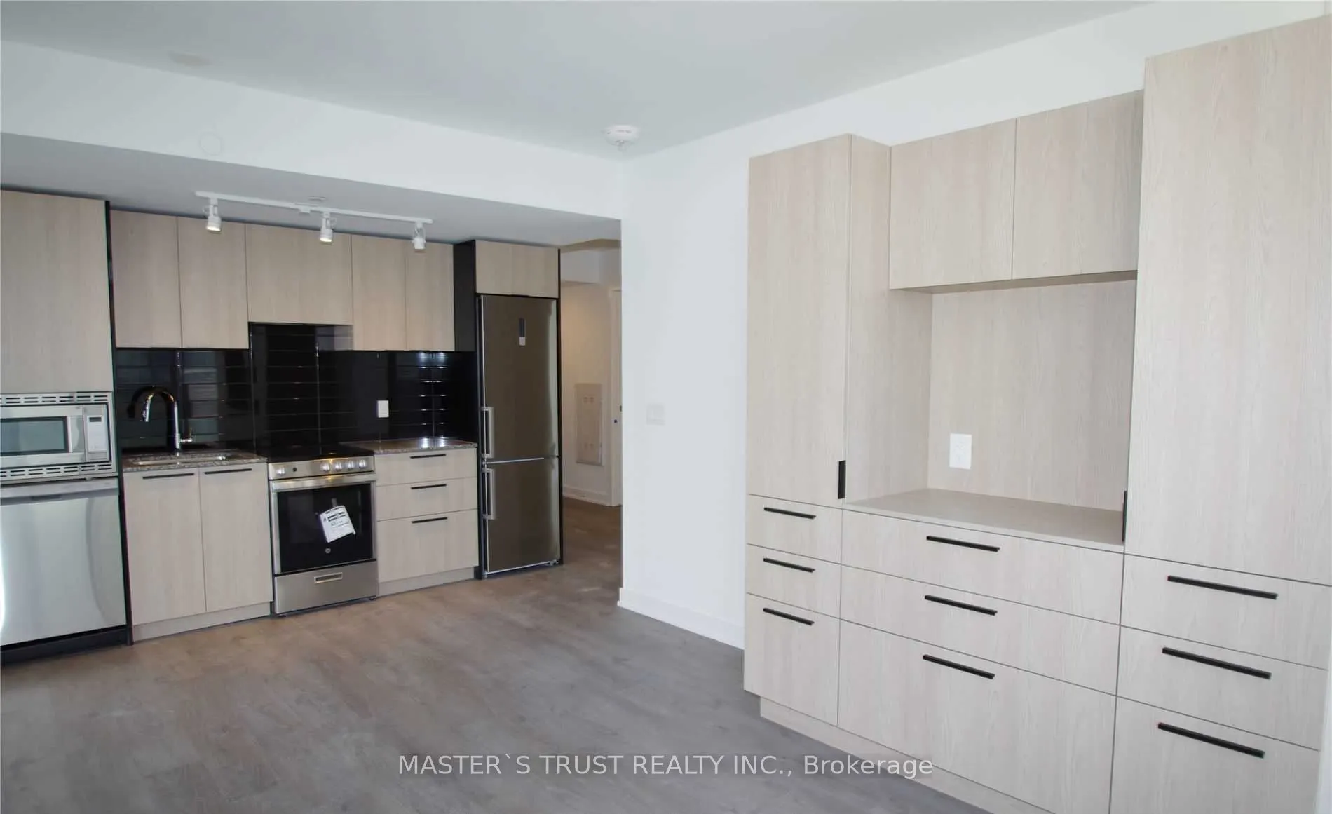 501 Yonge Street, #1905