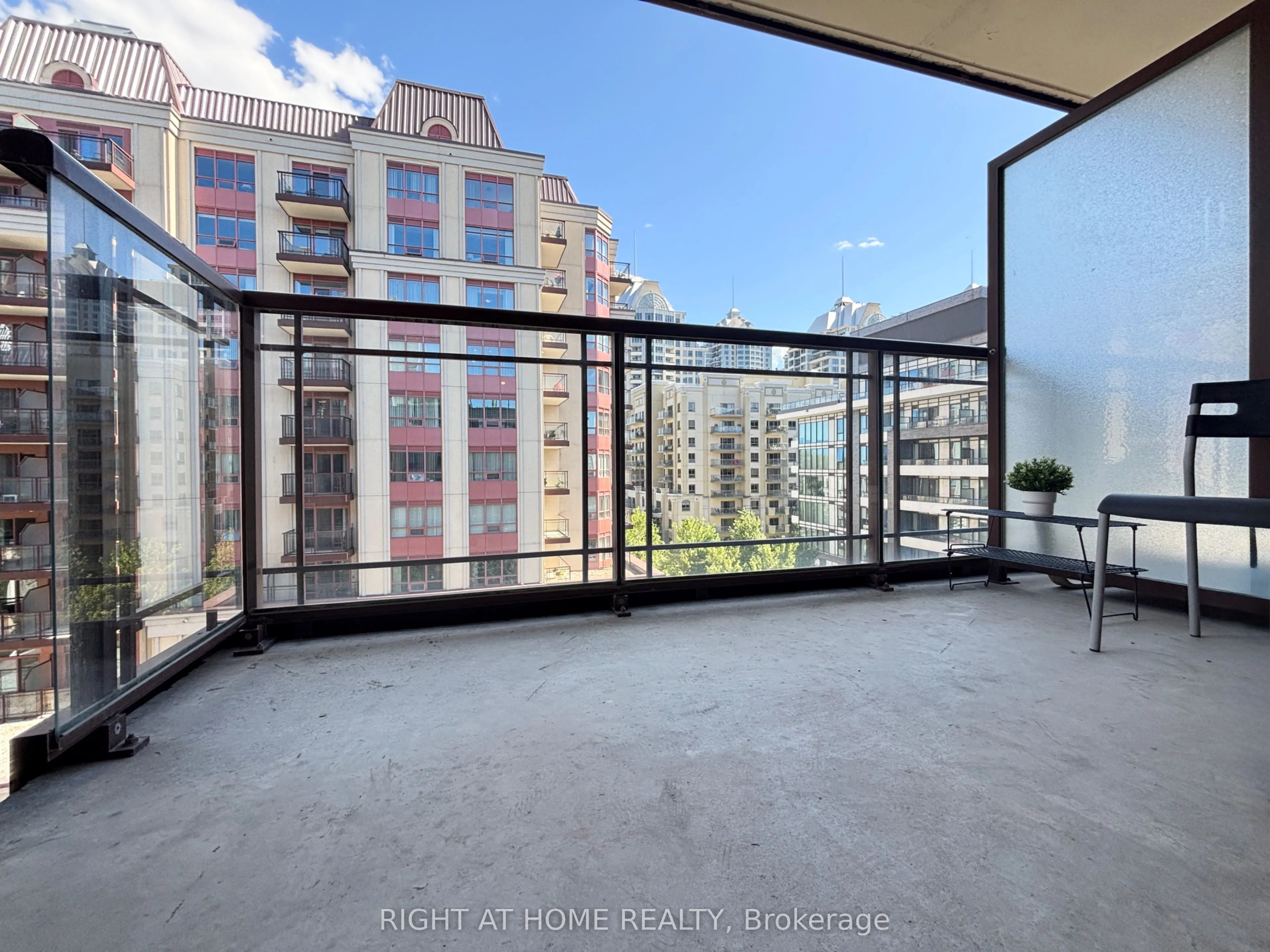 27 Rean Drive, #506