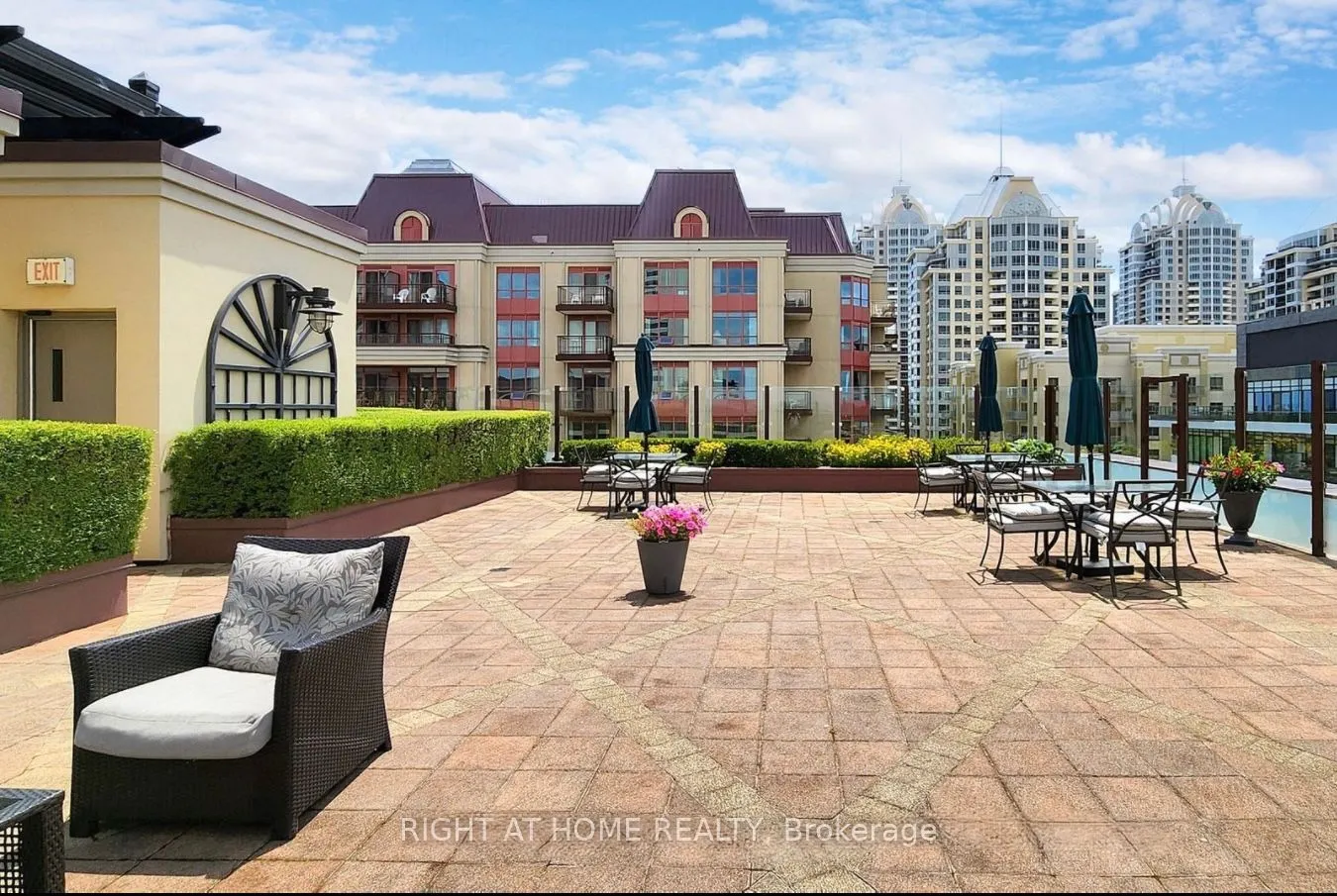 27 Rean Drive, #506
