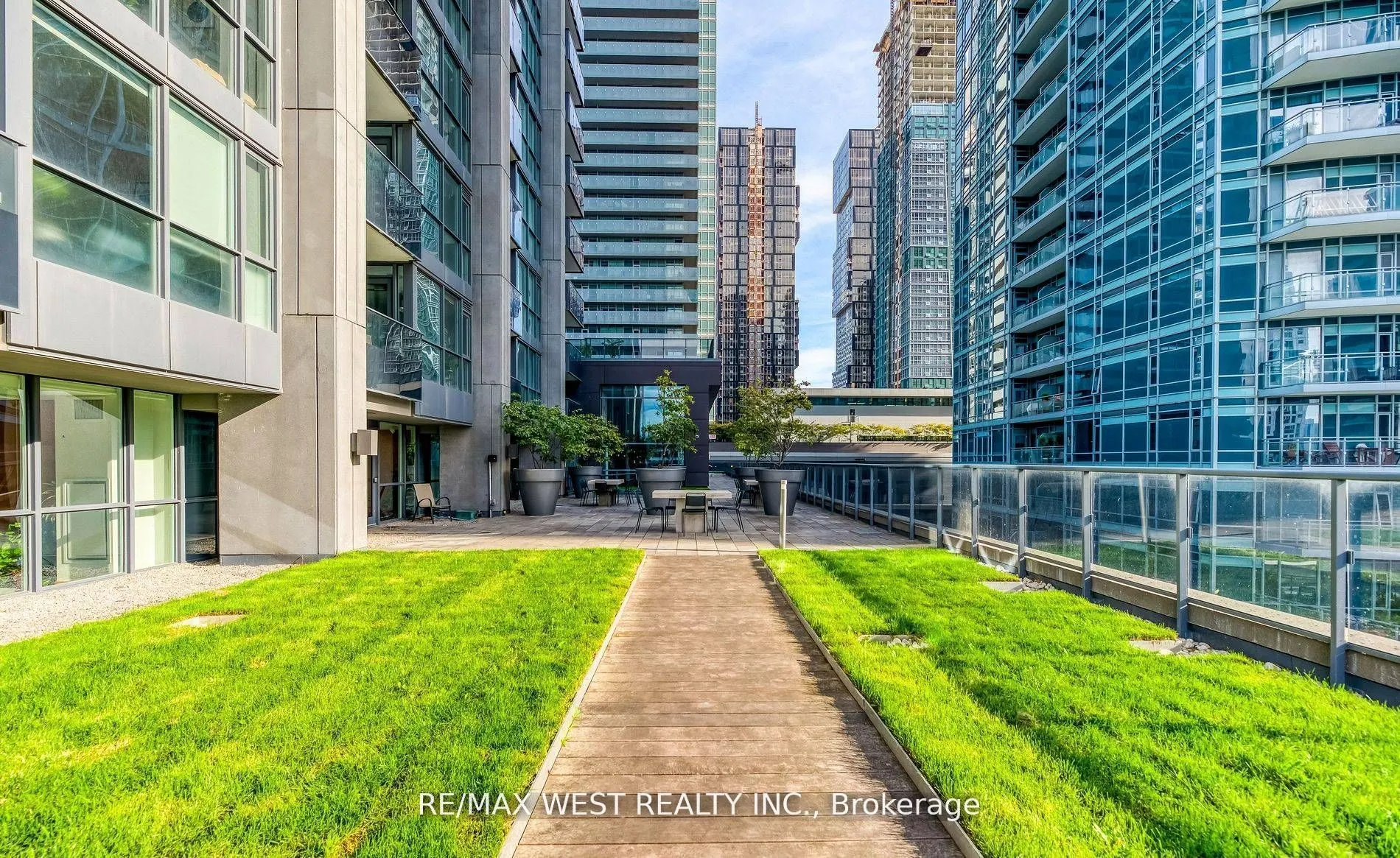 295 Adelaide Street W, #802