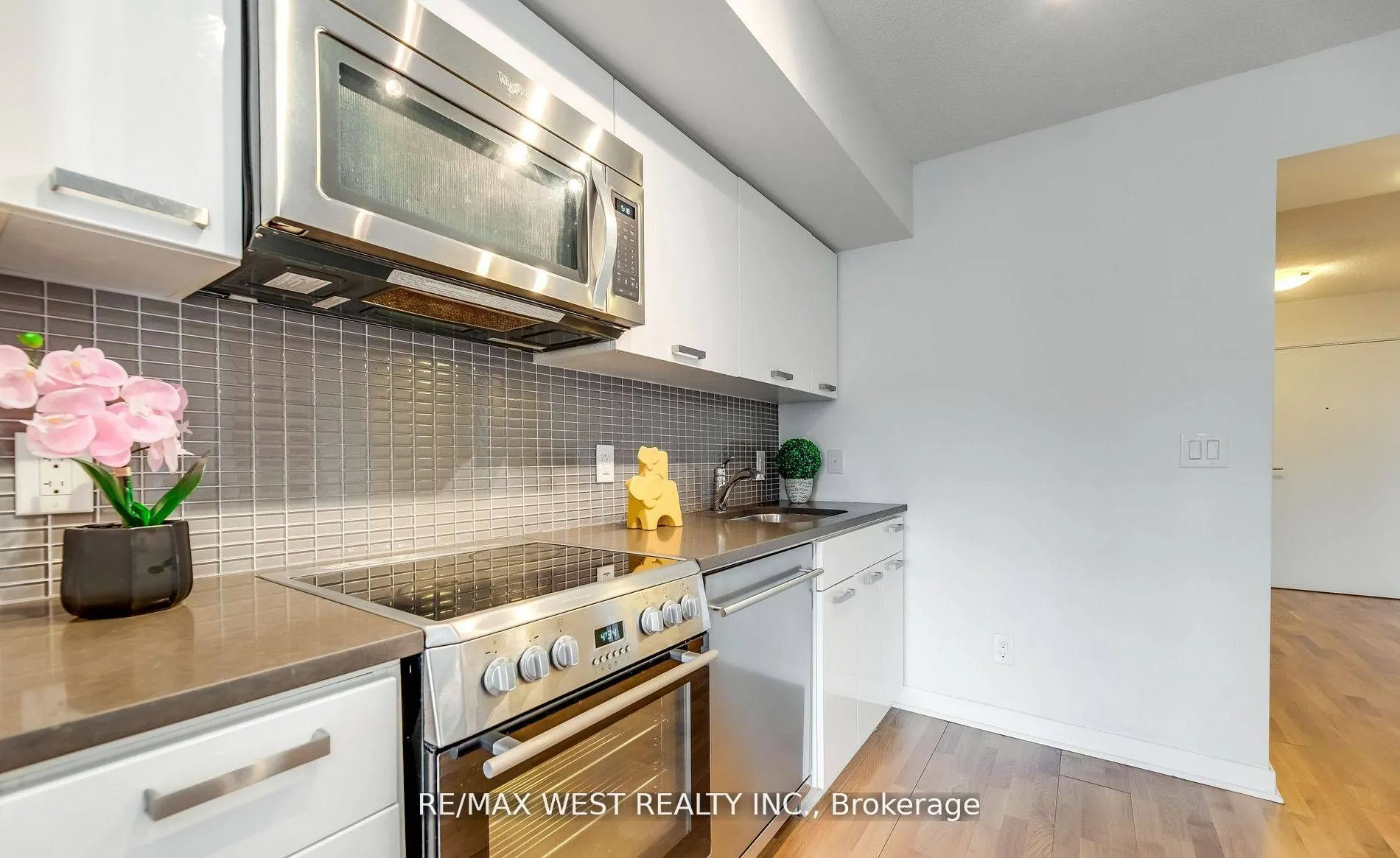 295 Adelaide Street W, #802