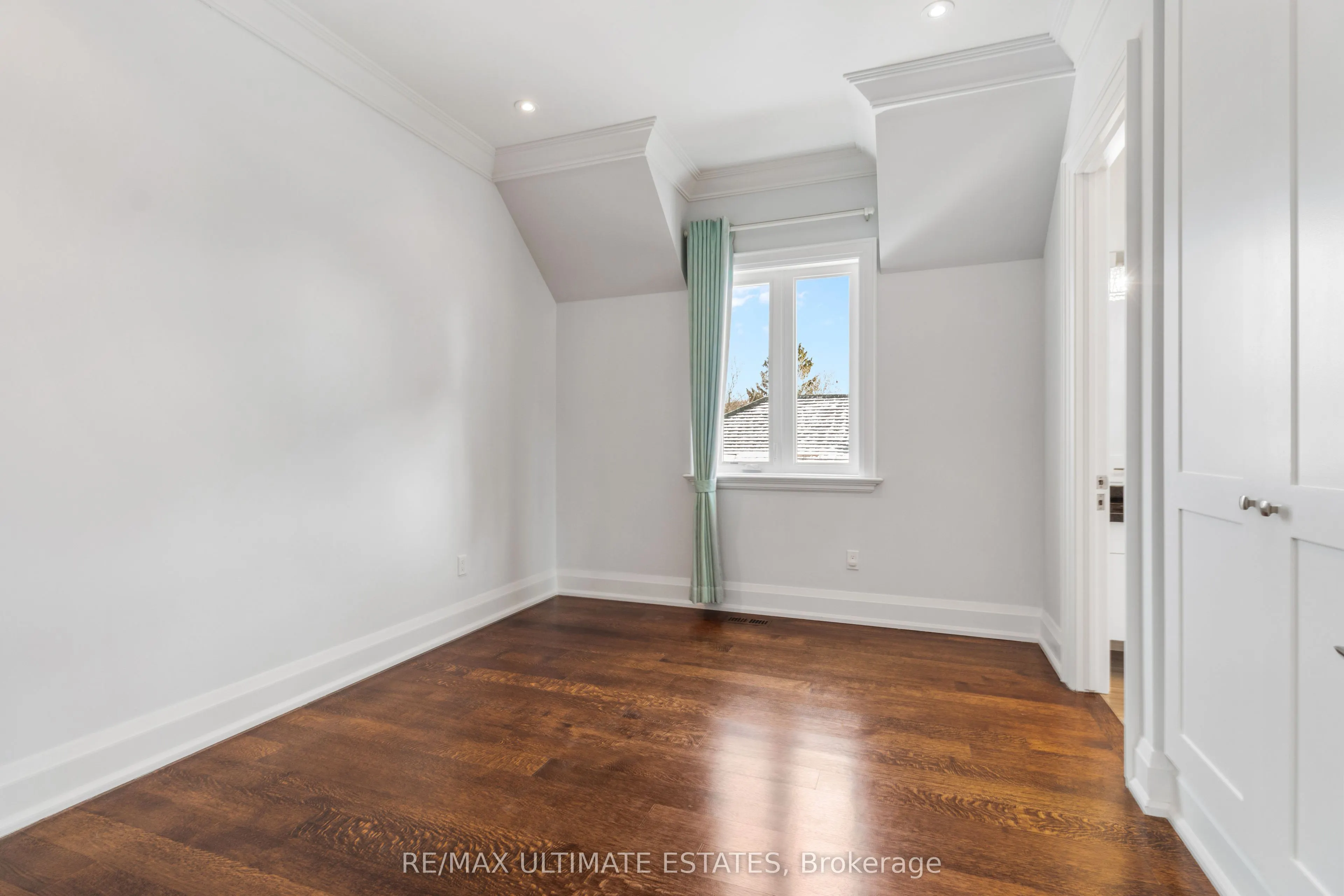 26 Madawaska Avenue