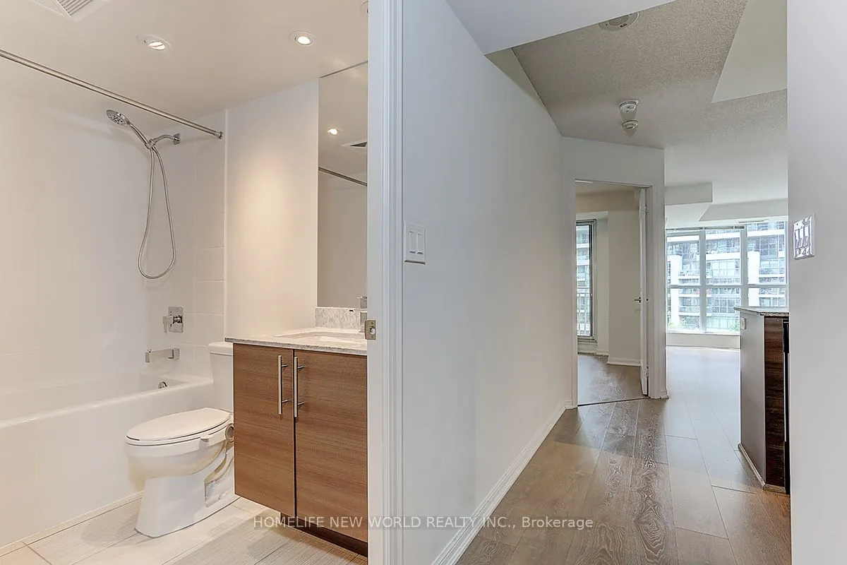 35 Bastion Street, #711
