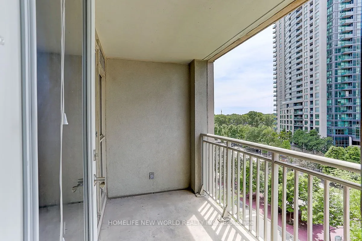 35 Bastion Street, #711